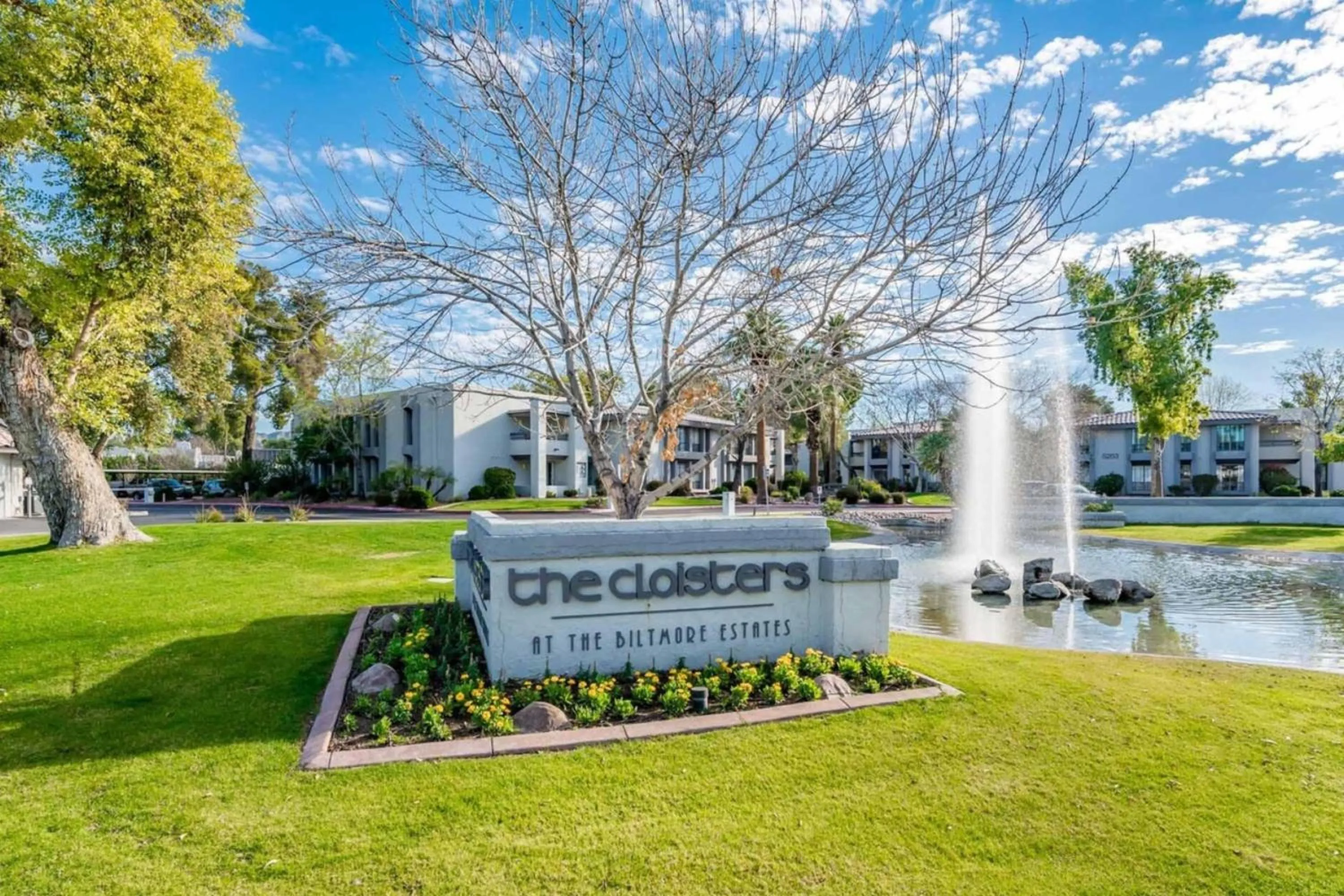 Sleek Phoenix Condo Walk to Biltmore Fashion Park