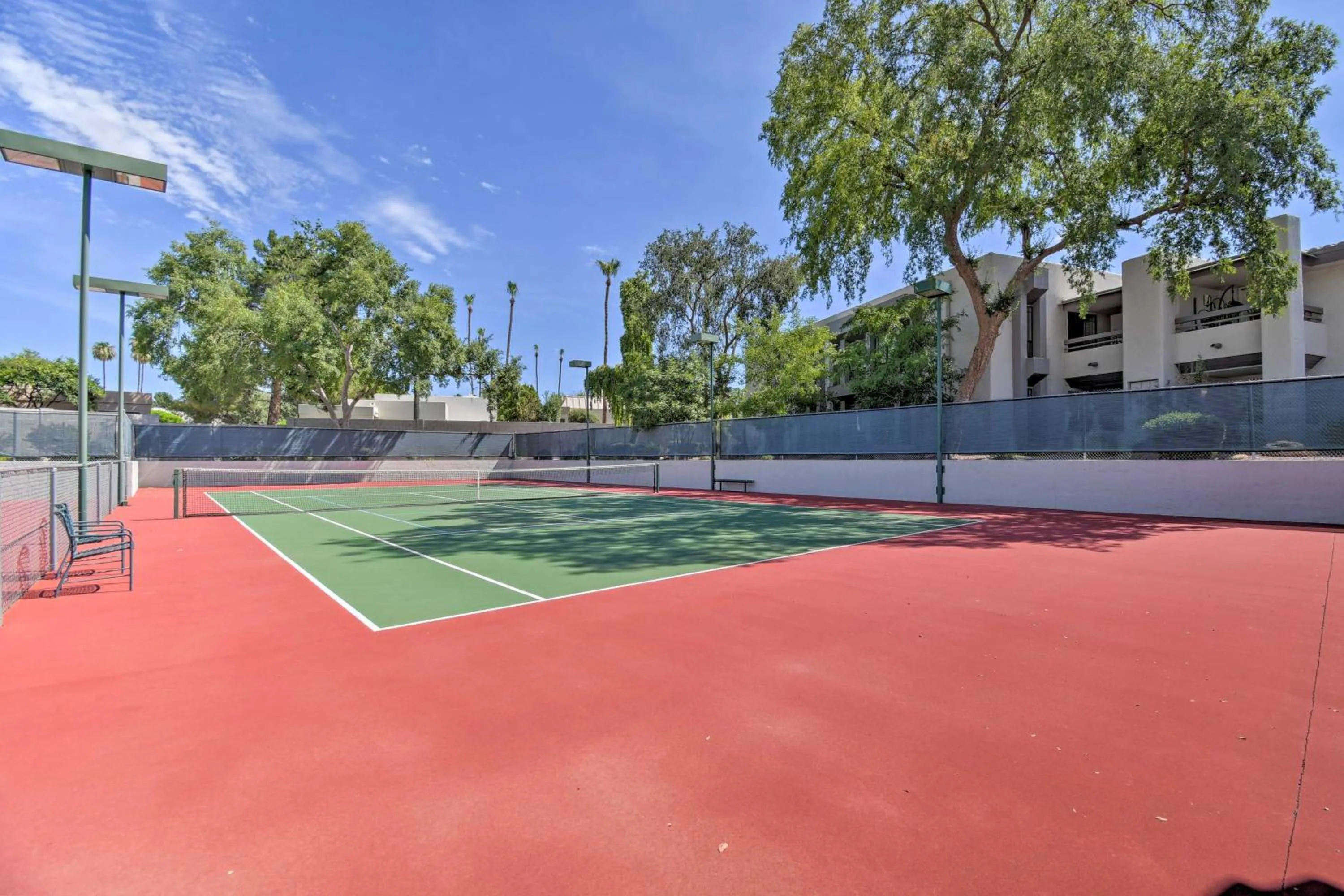 Sleek Phoenix Condo Walk to Biltmore Fashion Park