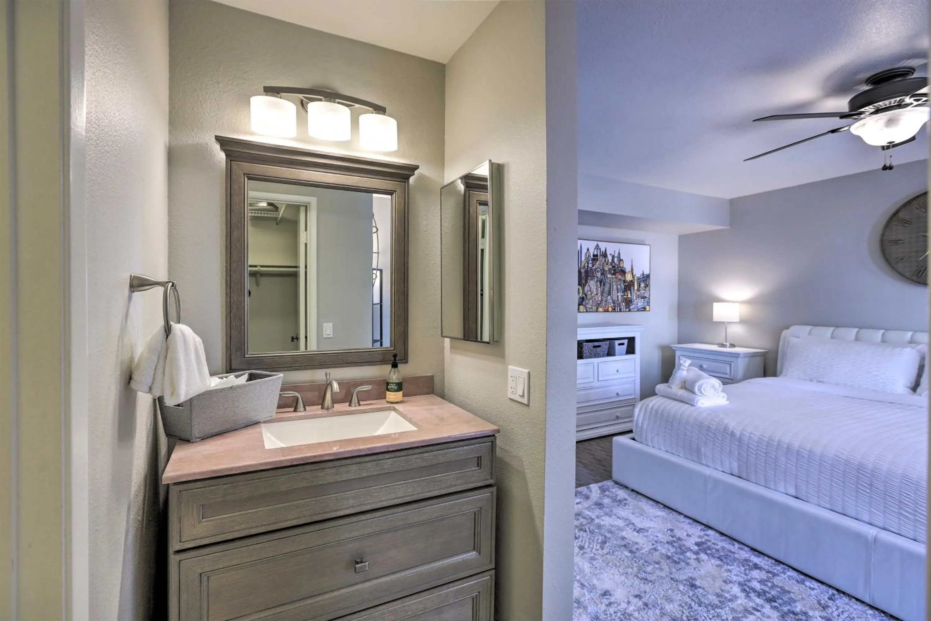 Bed in Sleek Phoenix Condo Walk to Biltmore Fashion Park