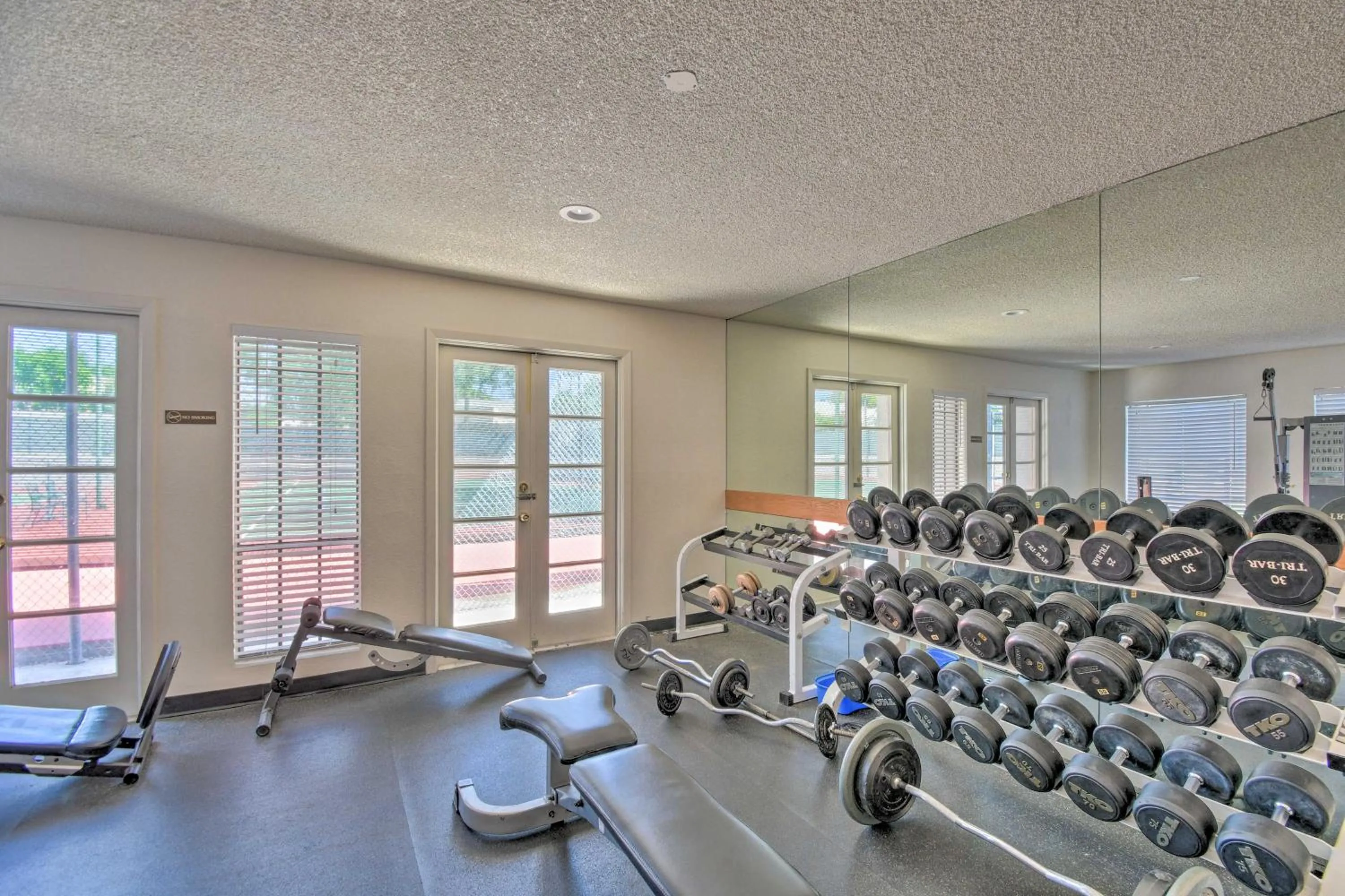 Sleek Phoenix Condo Walk to Biltmore Fashion Park