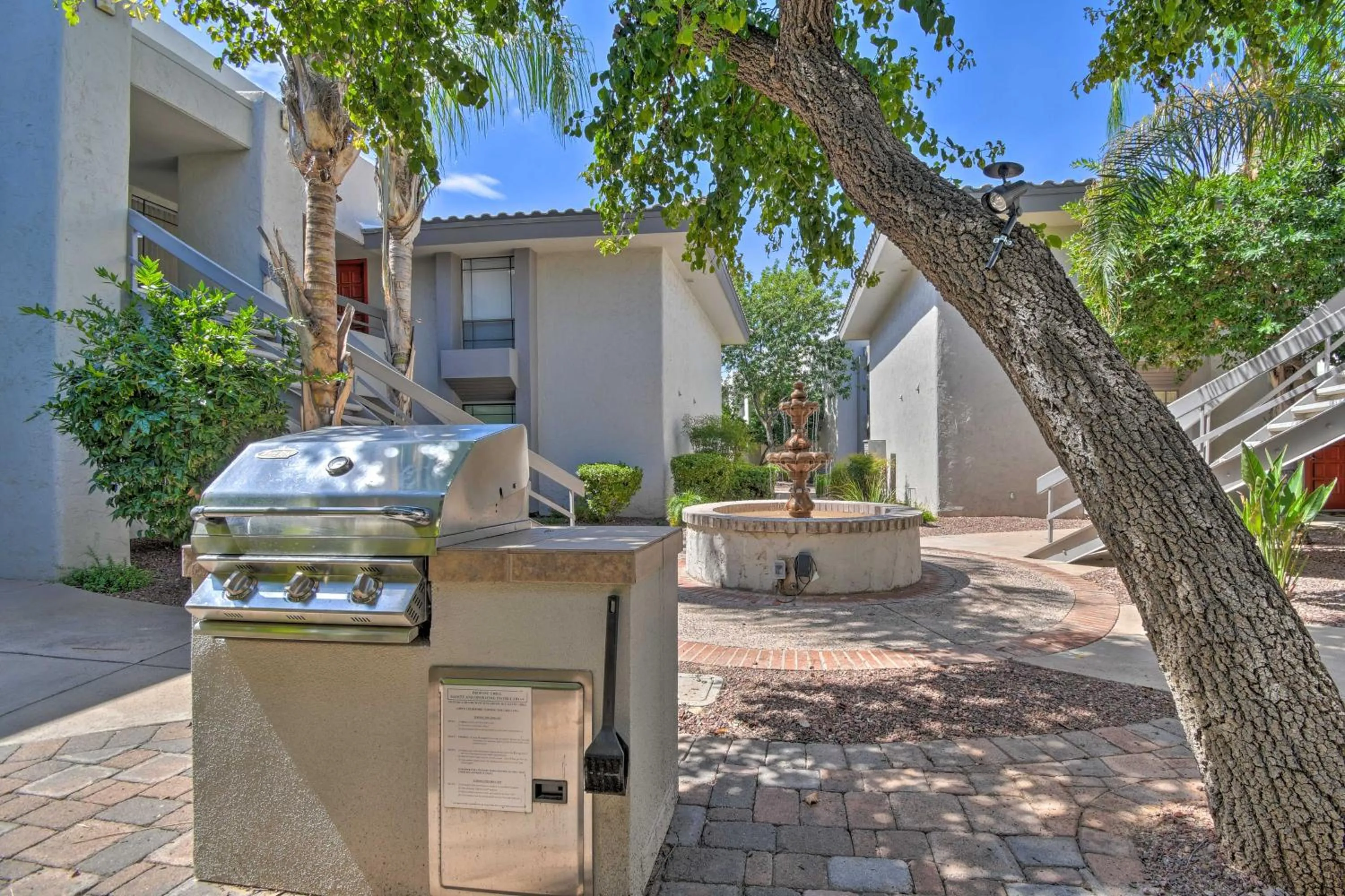 Sleek Phoenix Condo Walk to Biltmore Fashion Park