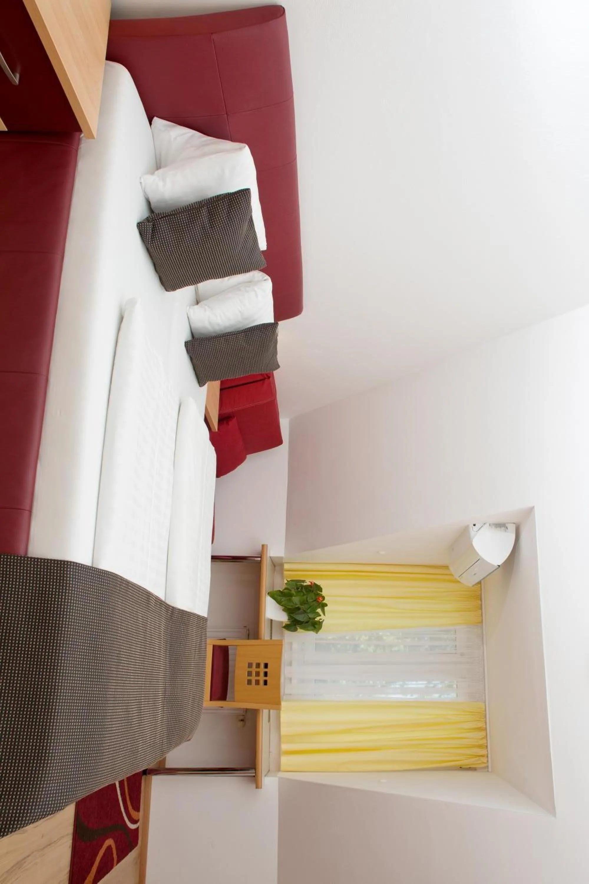 Photo of the whole room in Hotel am See Rust