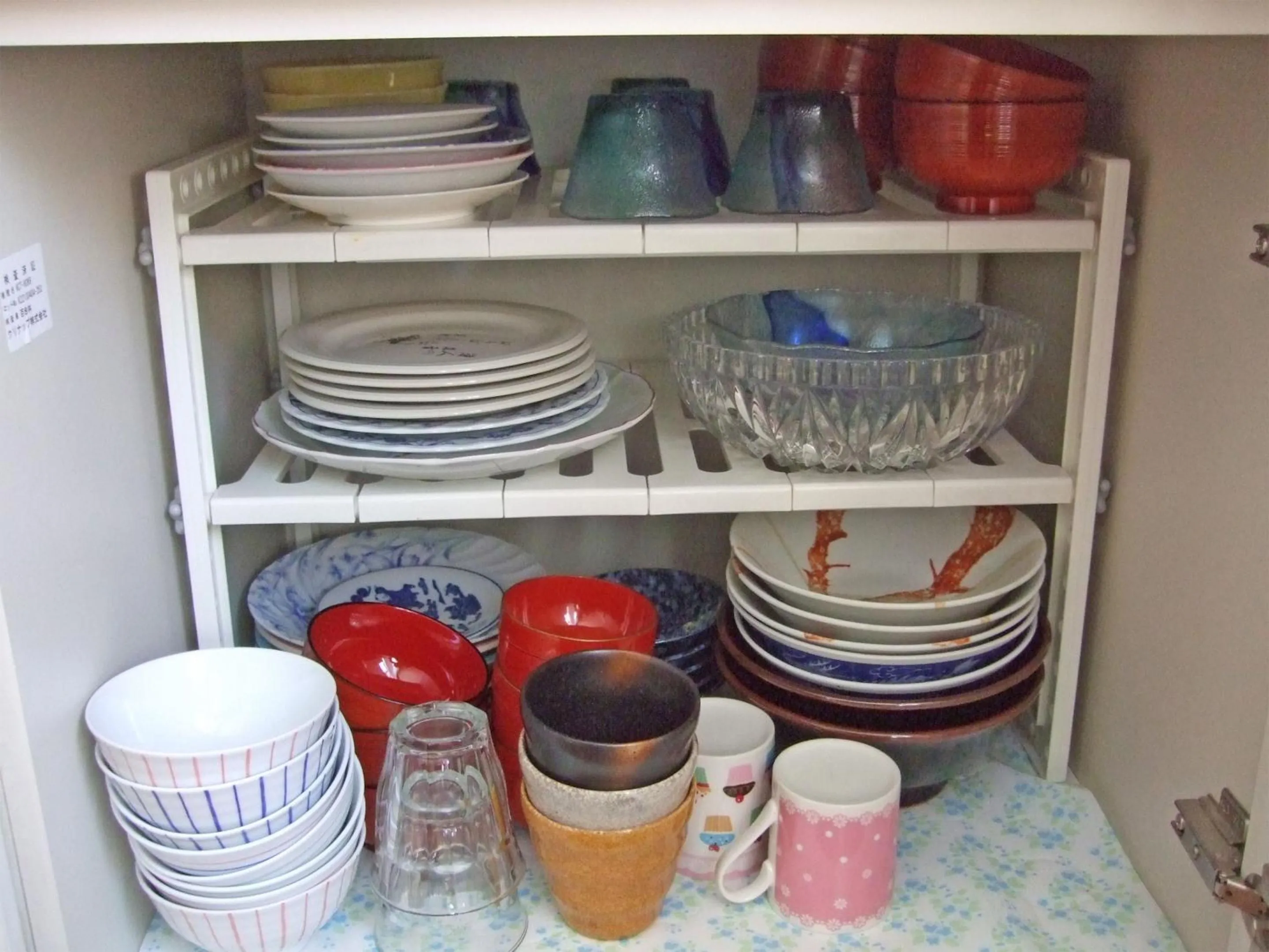Communal kitchen in Hiroshima Saijo Youth Hostel