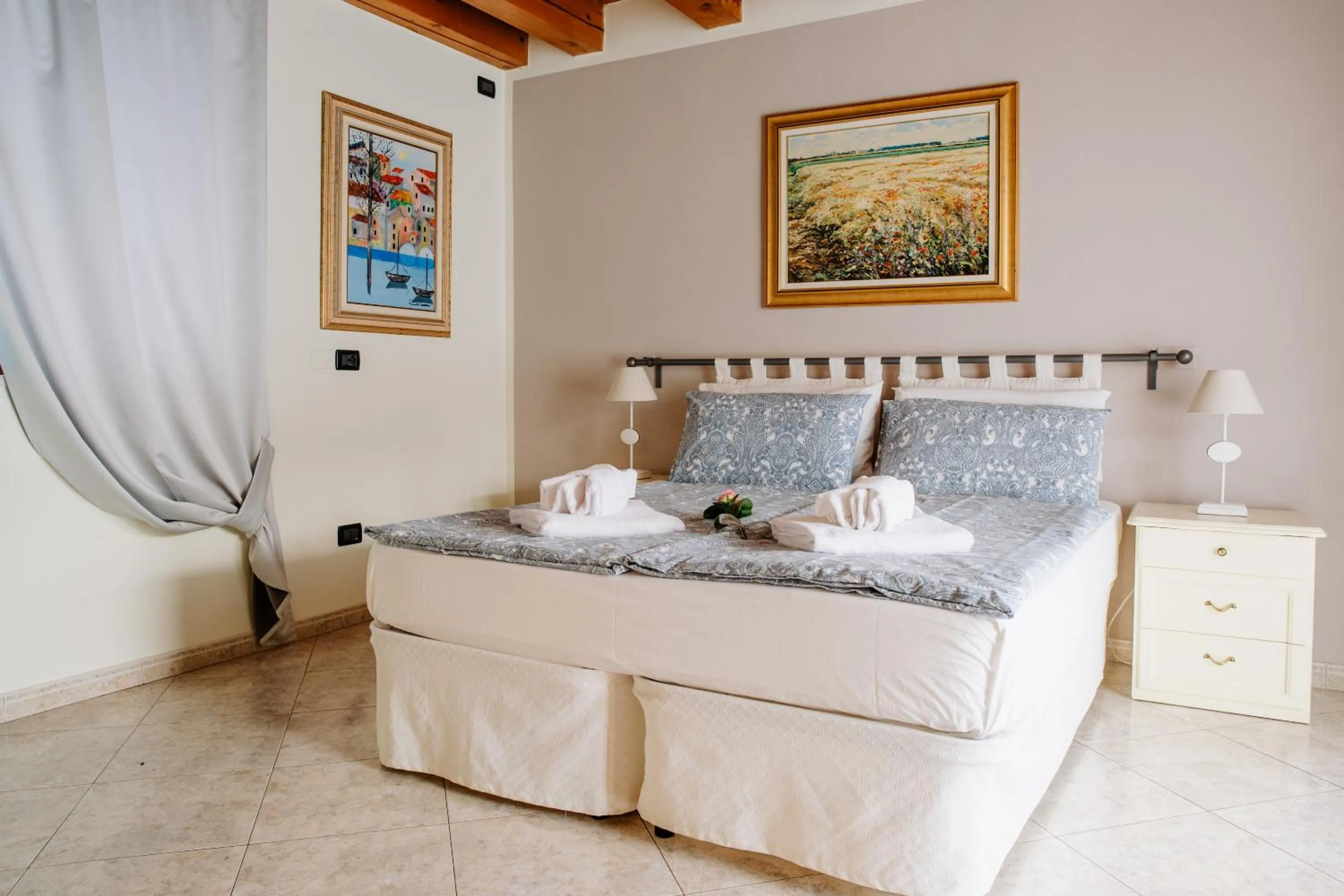 Bed in La Dolce Vita