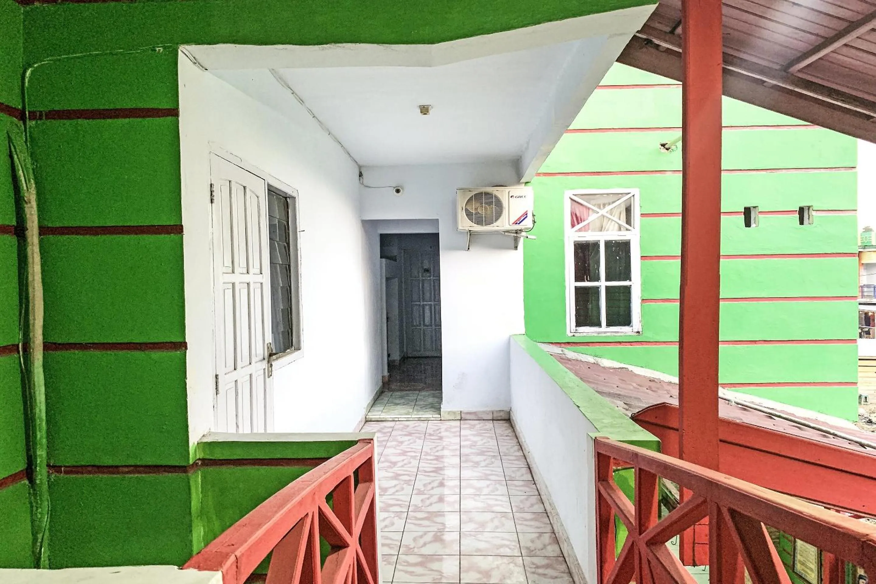 Lobby or reception in Hotel O Surya HotelNearTaman Anggrek Pkk Watansoppeng