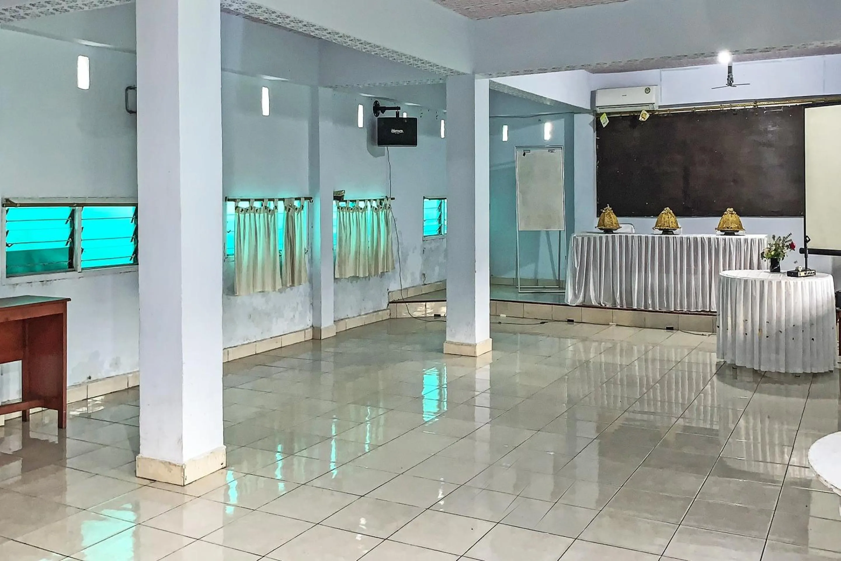 Lobby or reception in Hotel O Surya HotelNearTaman Anggrek Pkk Watansoppeng