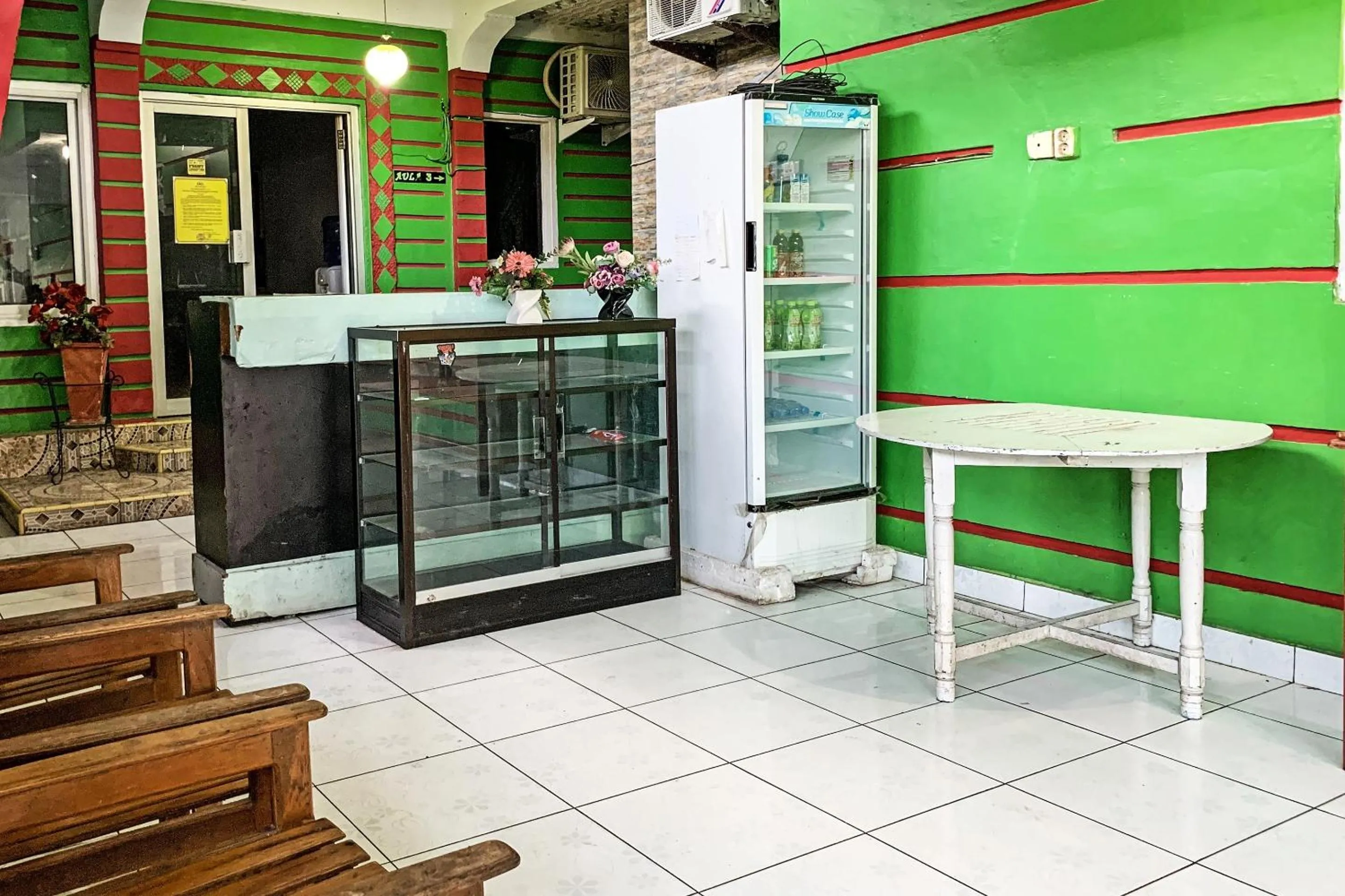 Lobby or reception in Hotel O Surya HotelNearTaman Anggrek Pkk Watansoppeng