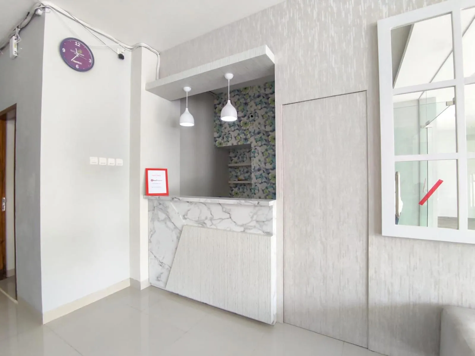 Facade/entrance in RedDoorz Syariah near GOR Satria Area