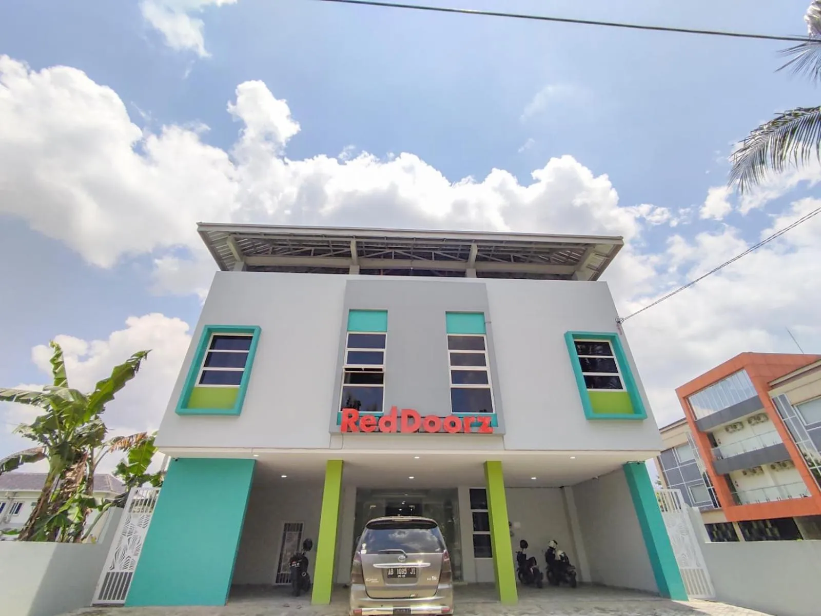 Property building in RedDoorz Syariah near GOR Satria Area