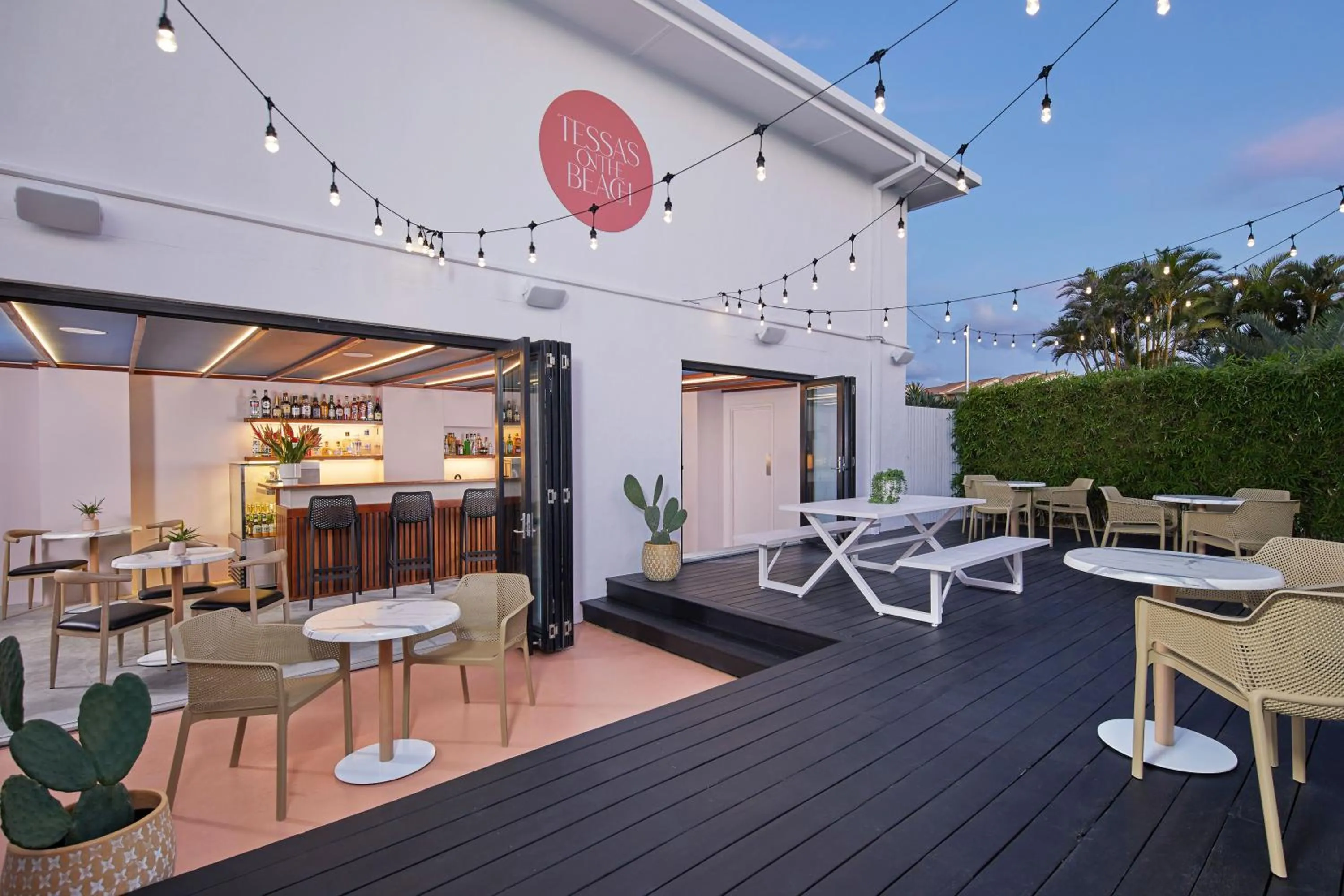 Lounge or bar in Tessa's on the Beach