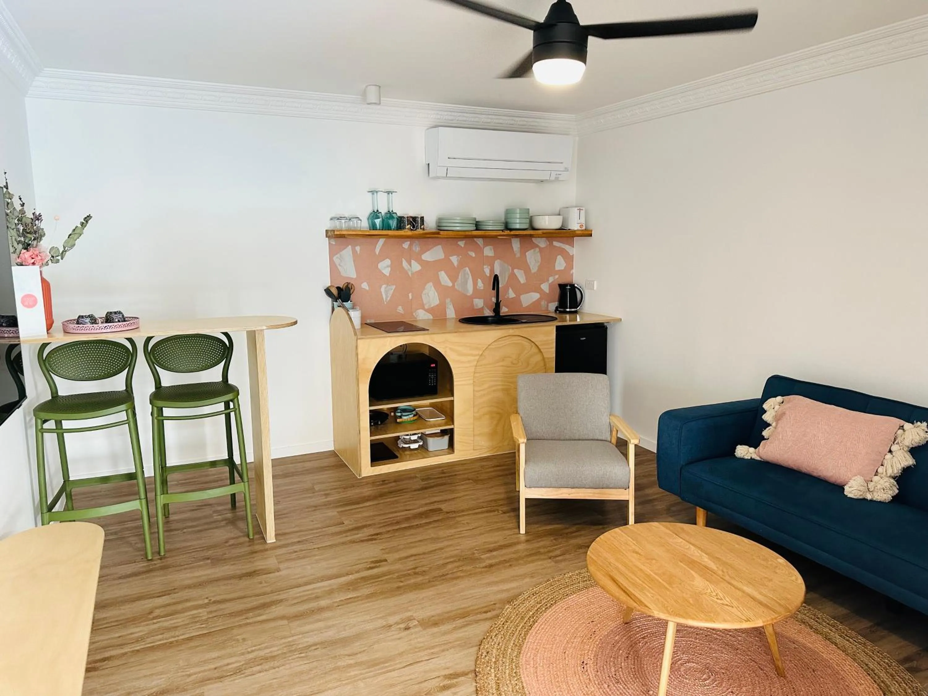 Lounge or bar in Tessa's on the Beach