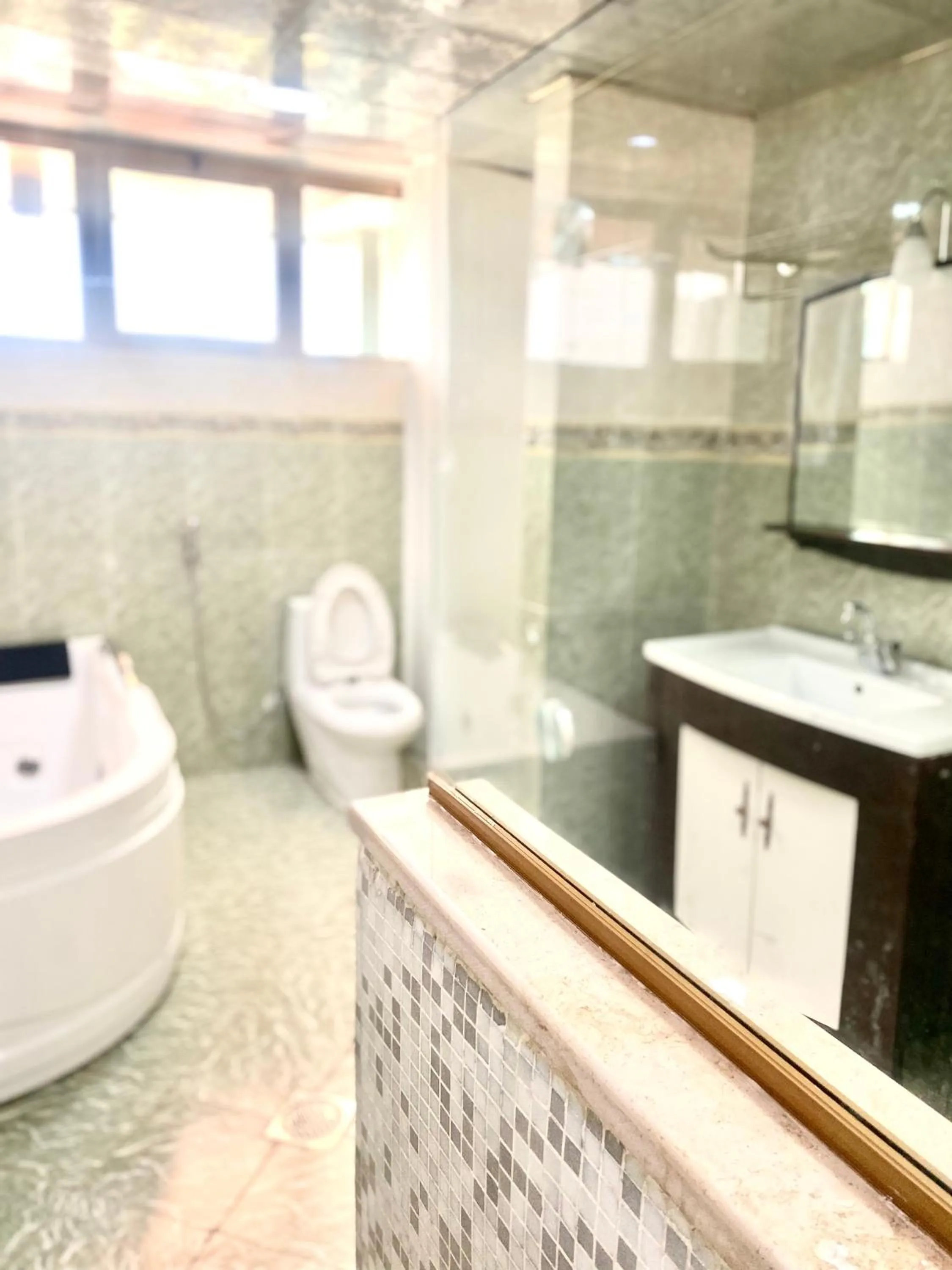 Shower in De Leopol Hotel