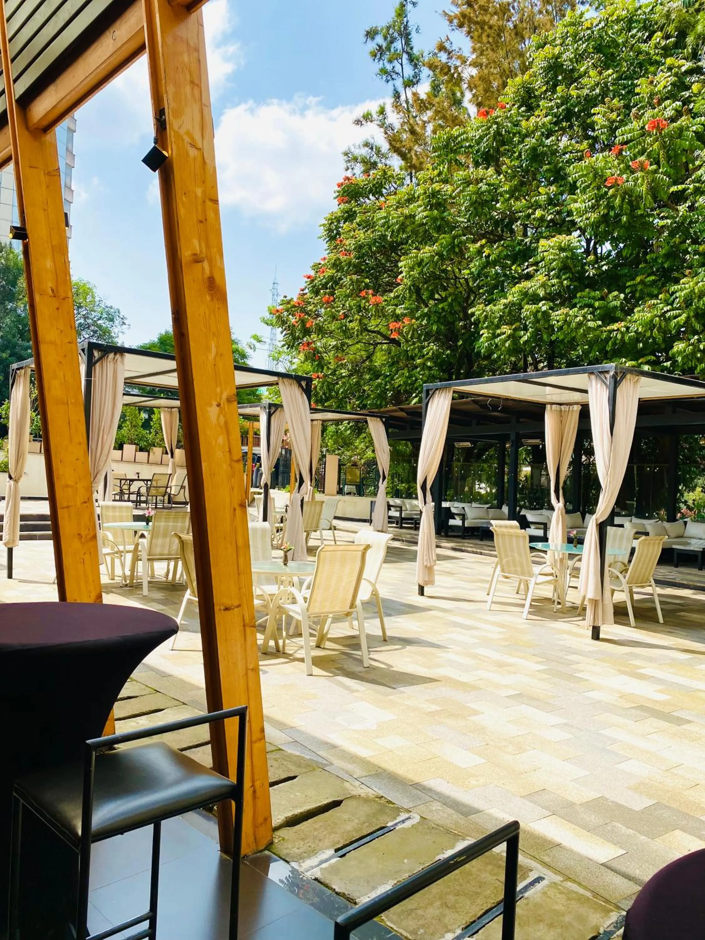 Lounge or bar in De Leopol Hotel