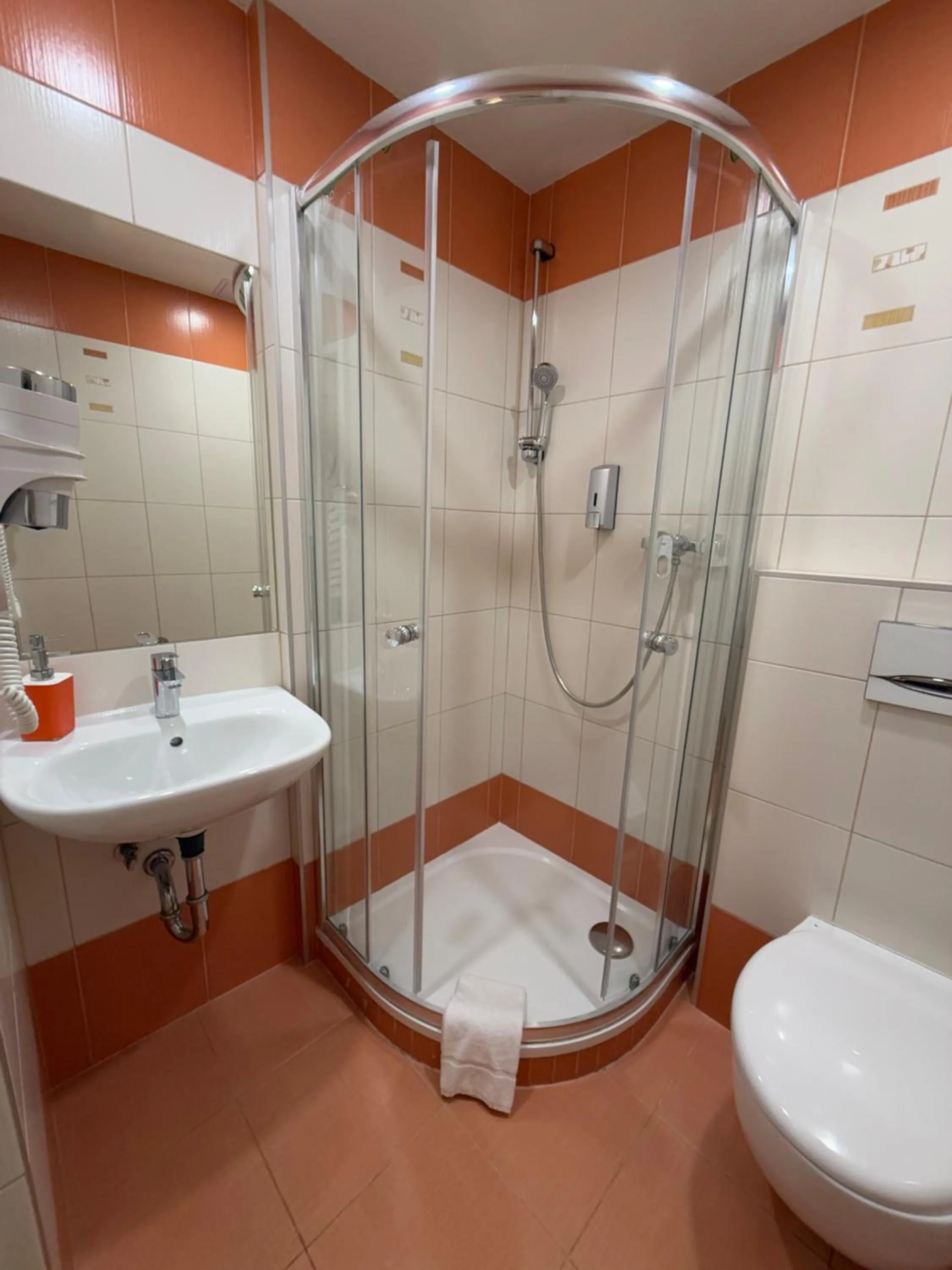 Shower in Hotel King George