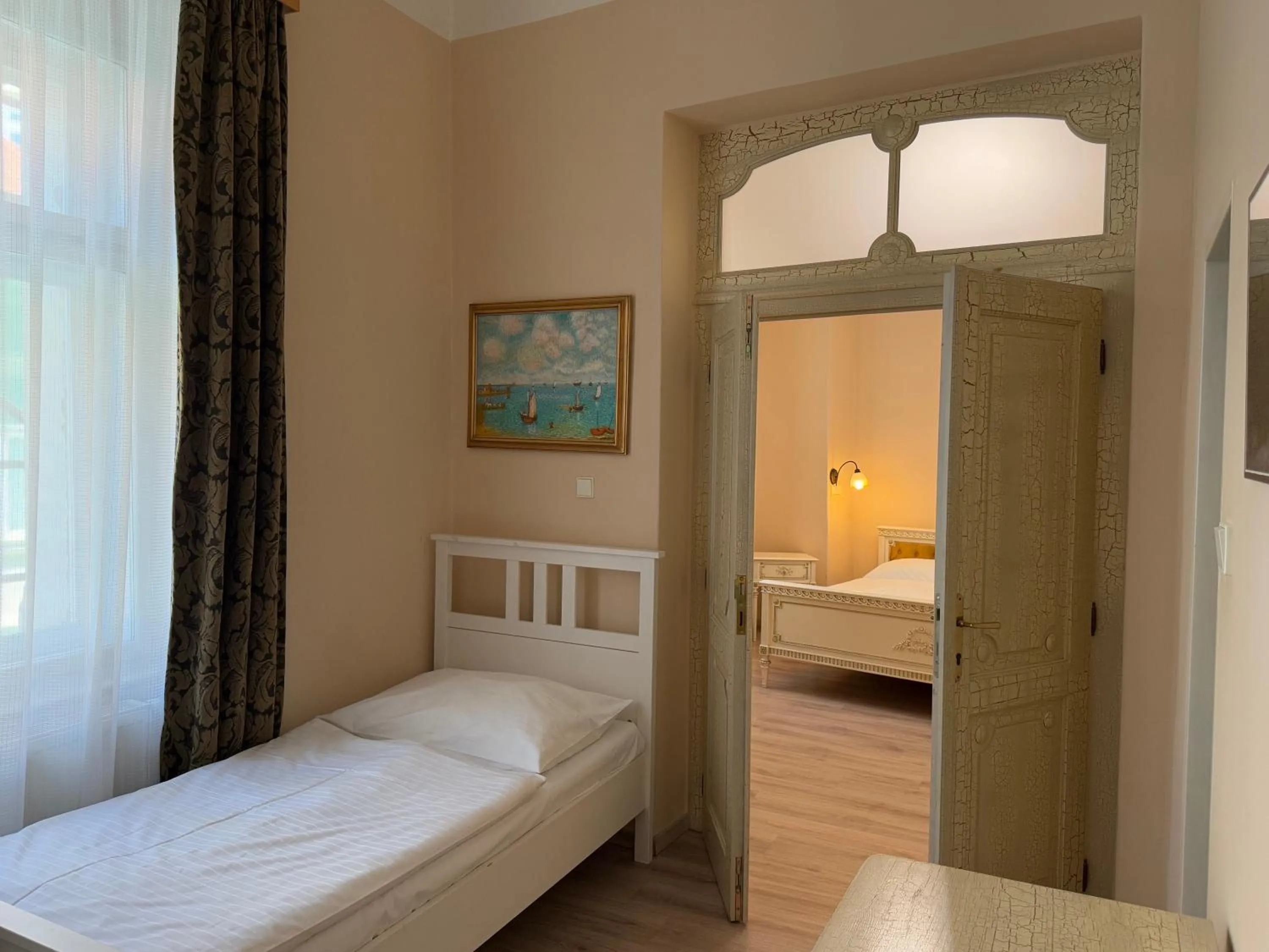 Bedroom, Bed in Hotel King George