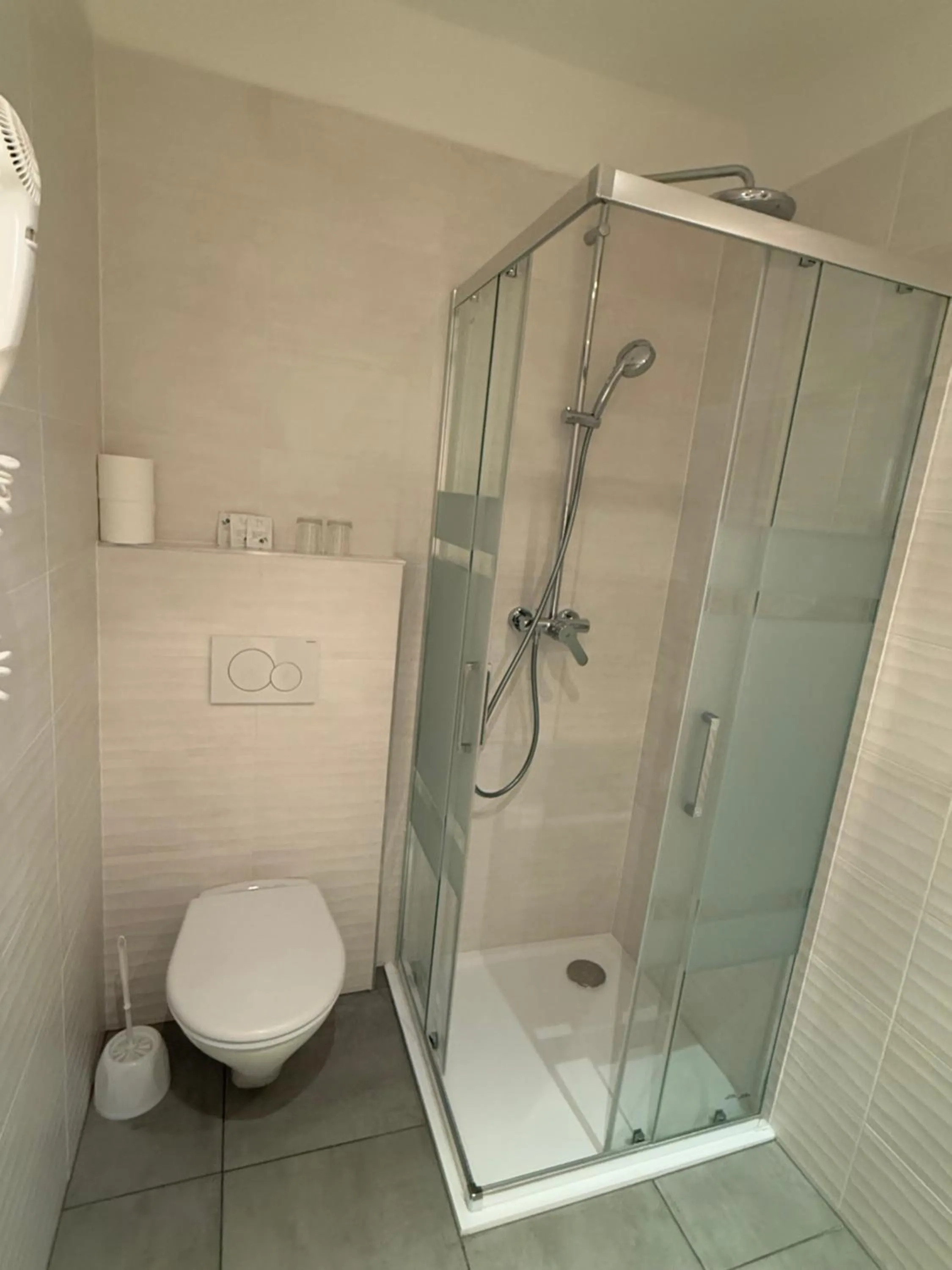 Shower in Hotel King George