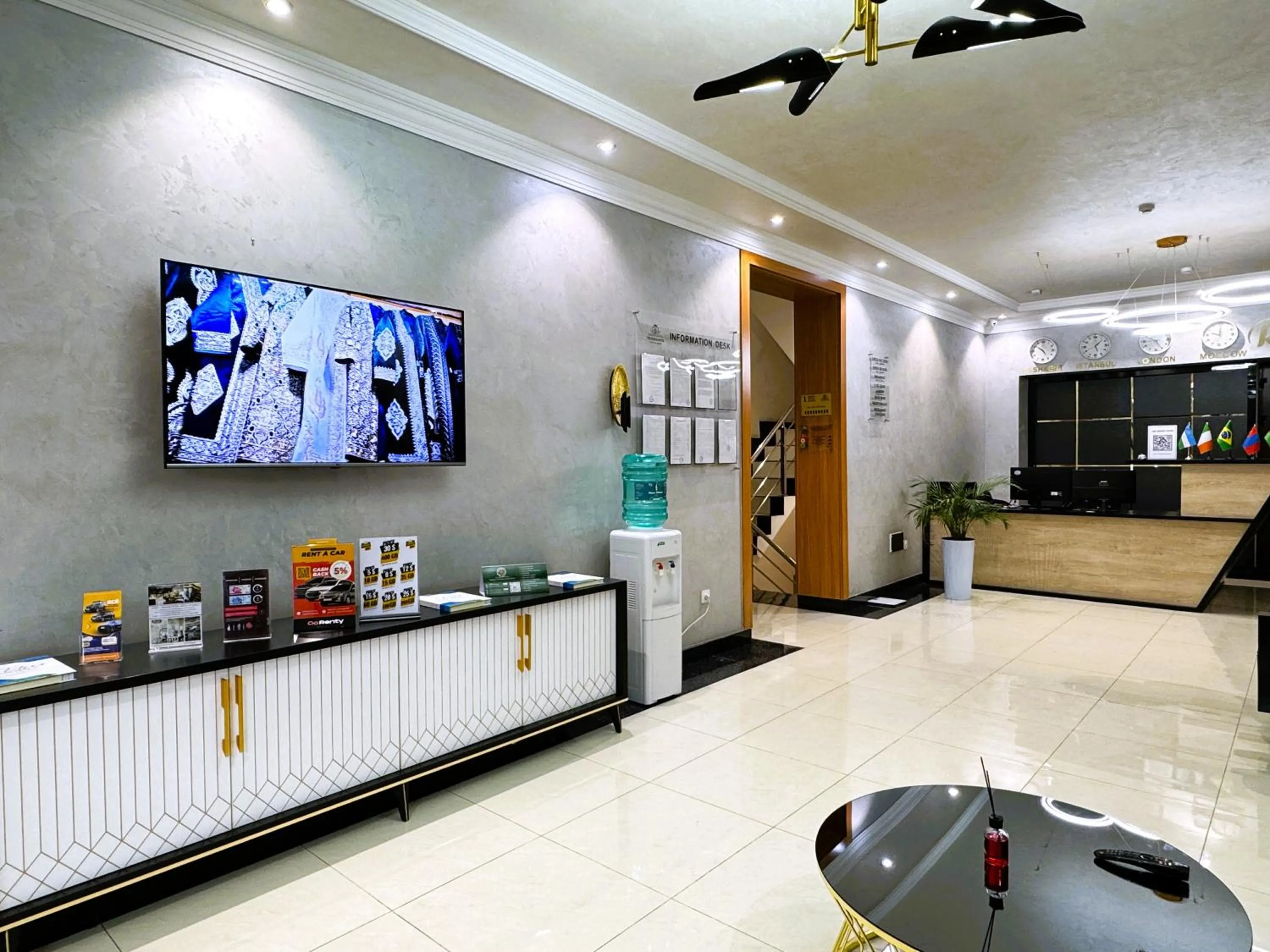 Coffee/tea facilities in The Moon Hotel