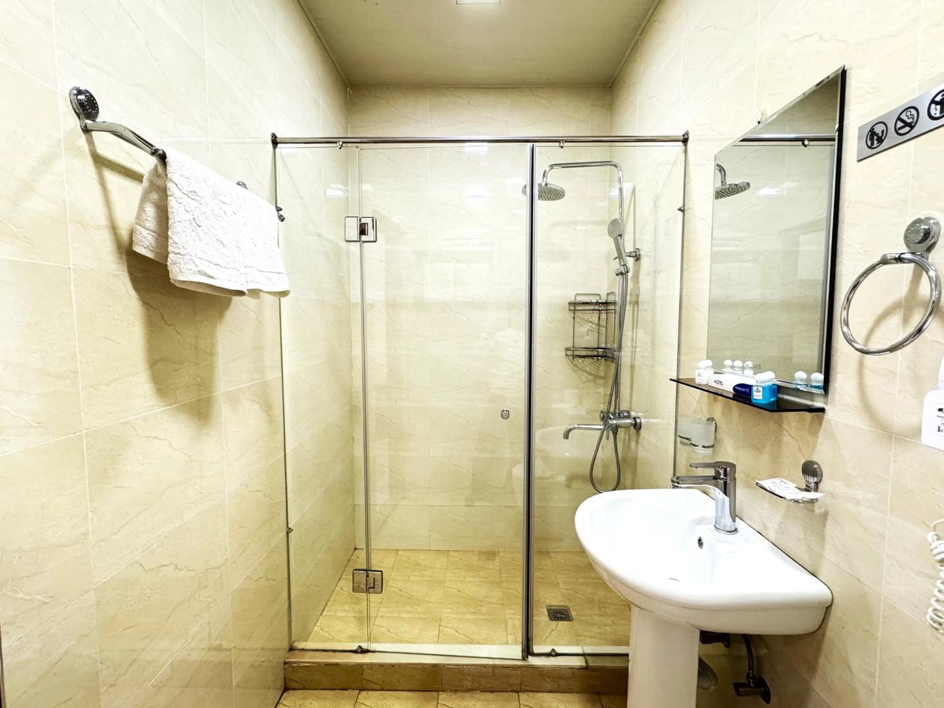 Shower in The Moon Hotel