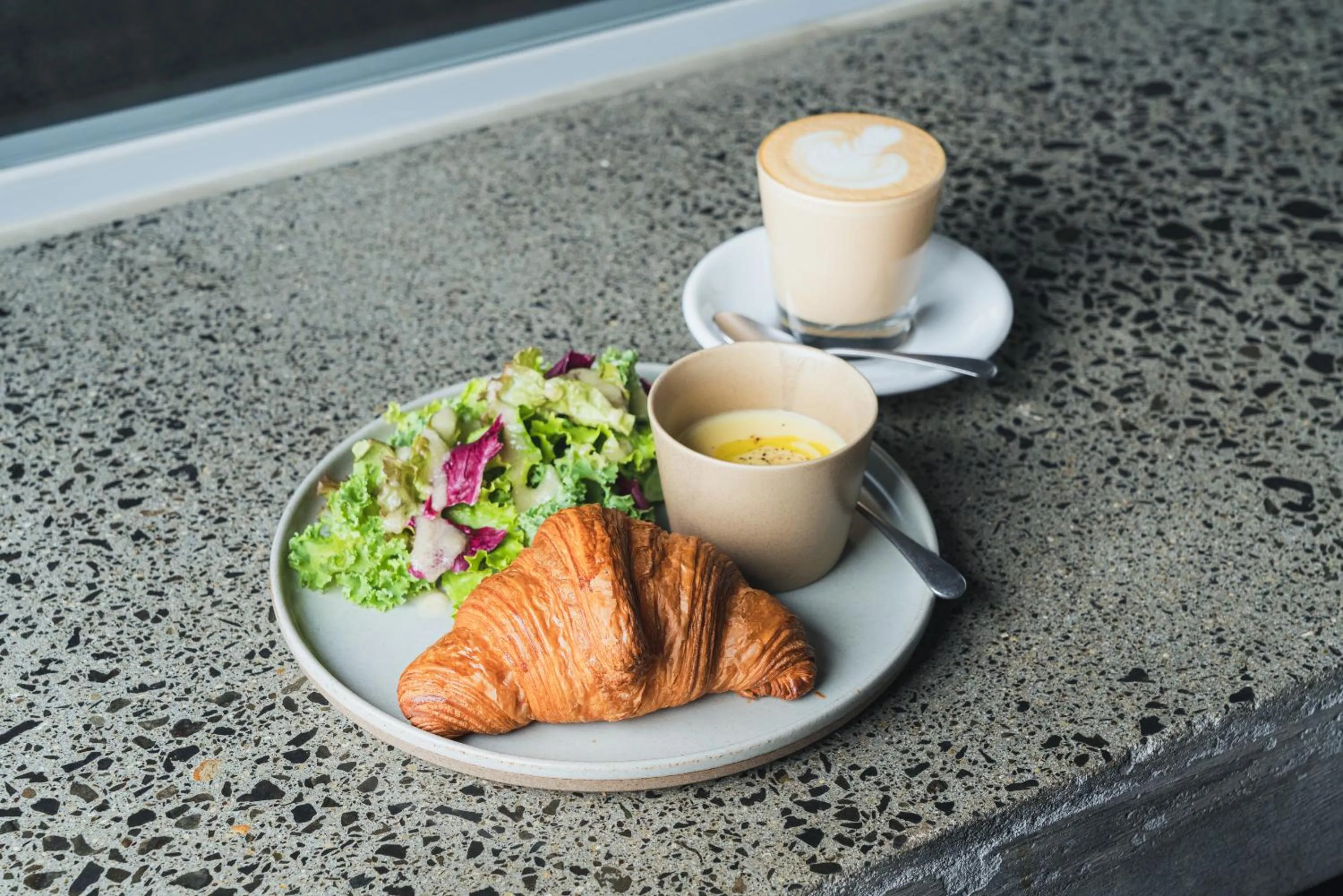 Restaurant/places to eat in Of Hotel