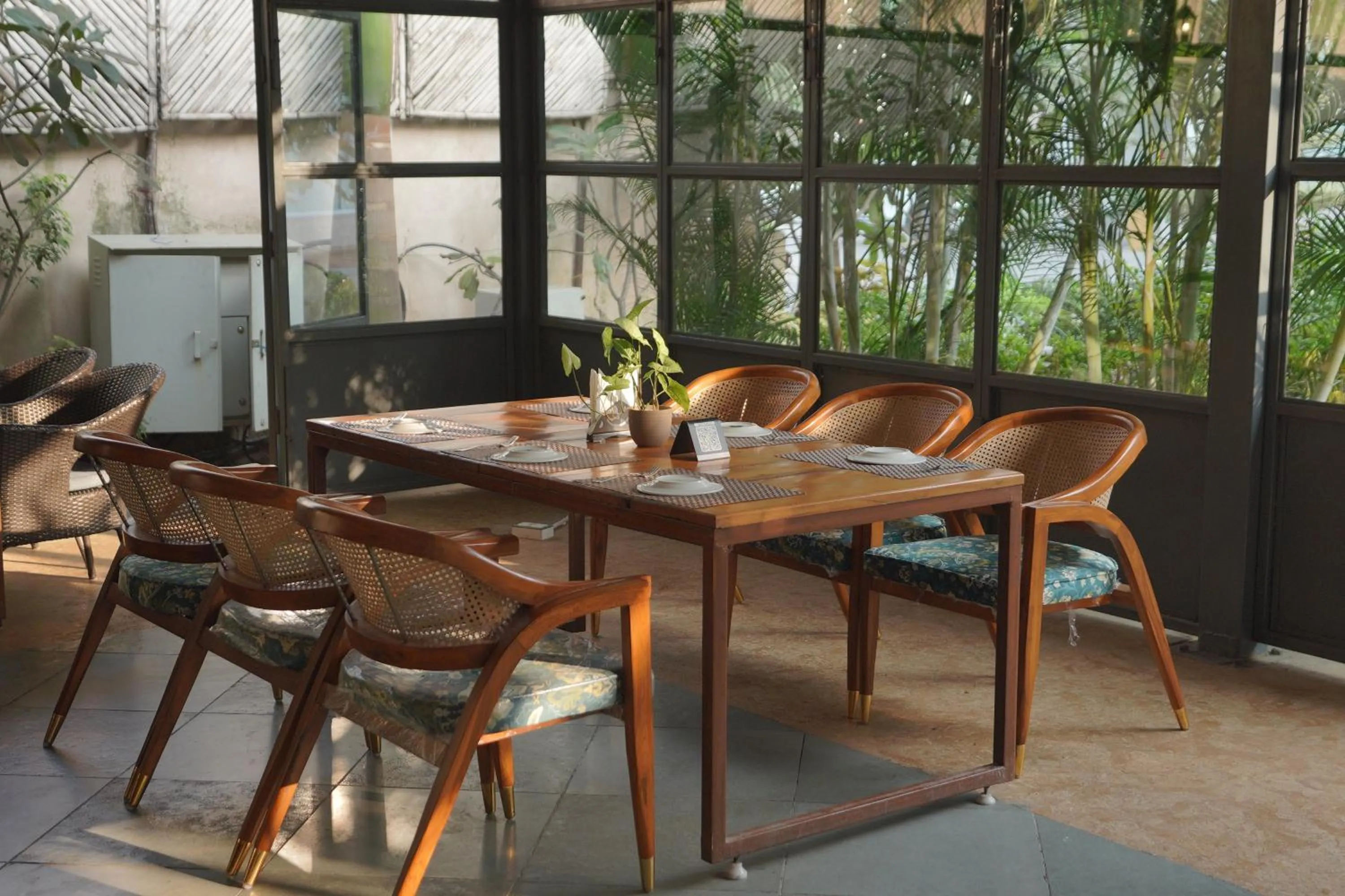 Restaurant/places to eat in Safal Retreat