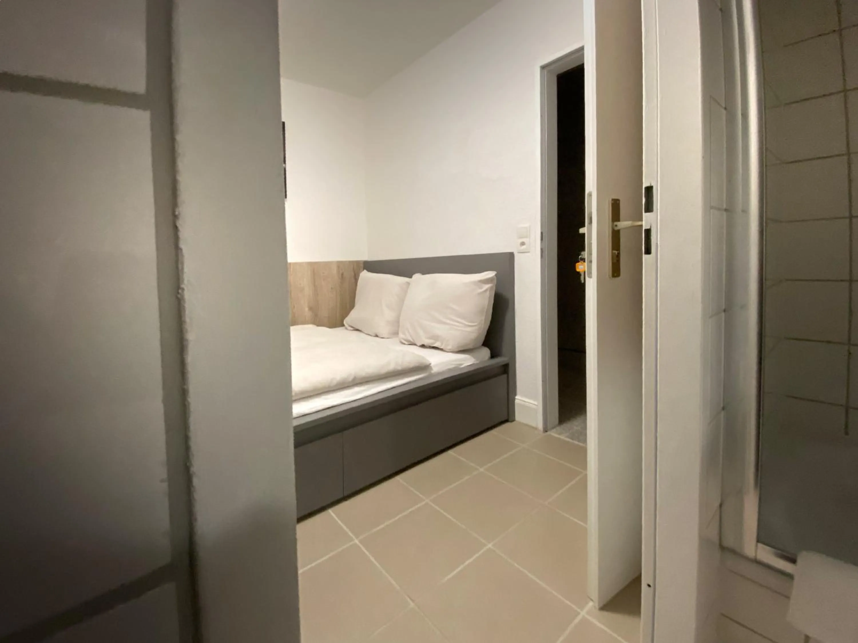 Photo of the whole room, Bed in Sleep In Hamburg Kajüten