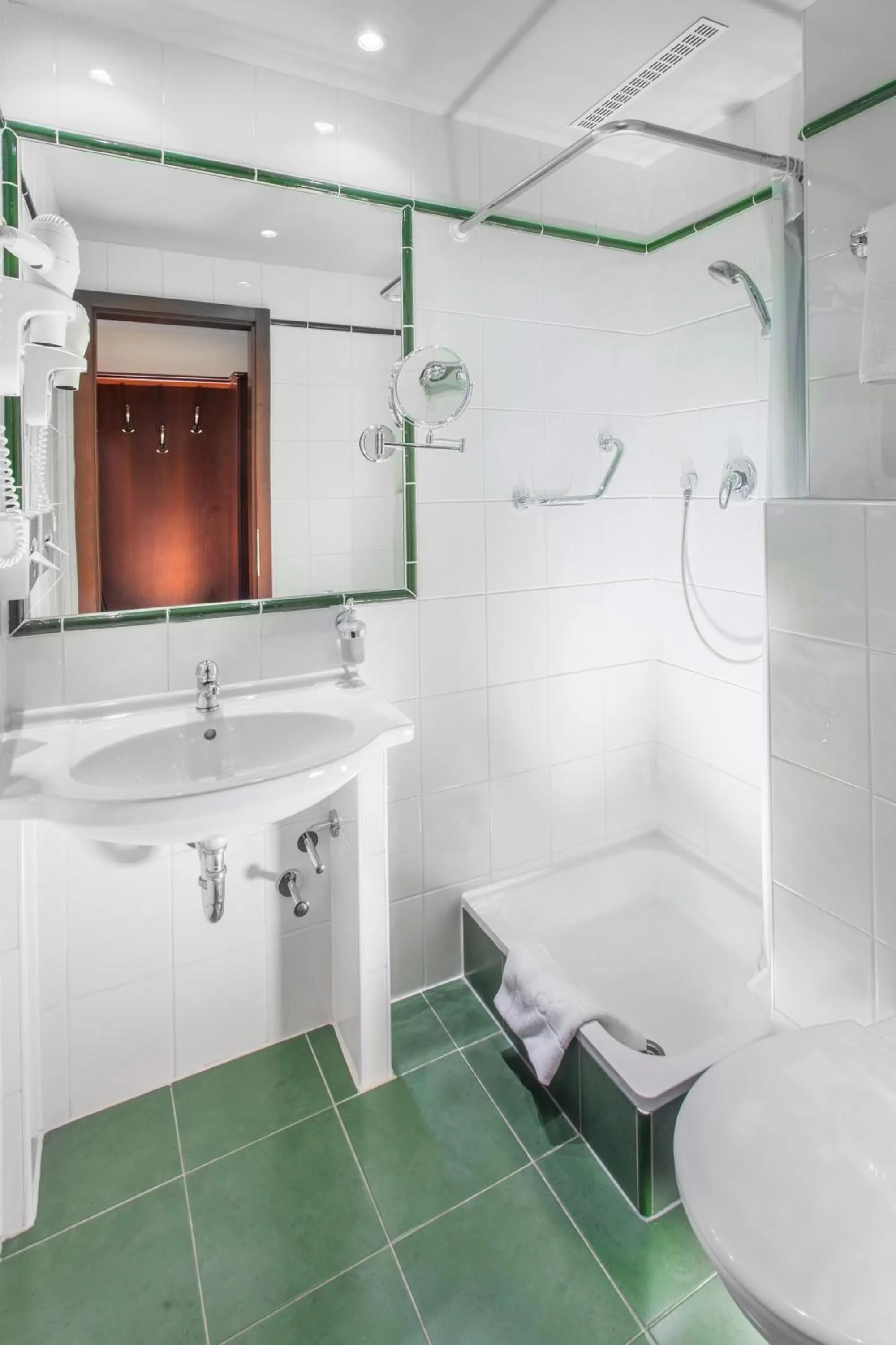 Shower in Hotel Lunik