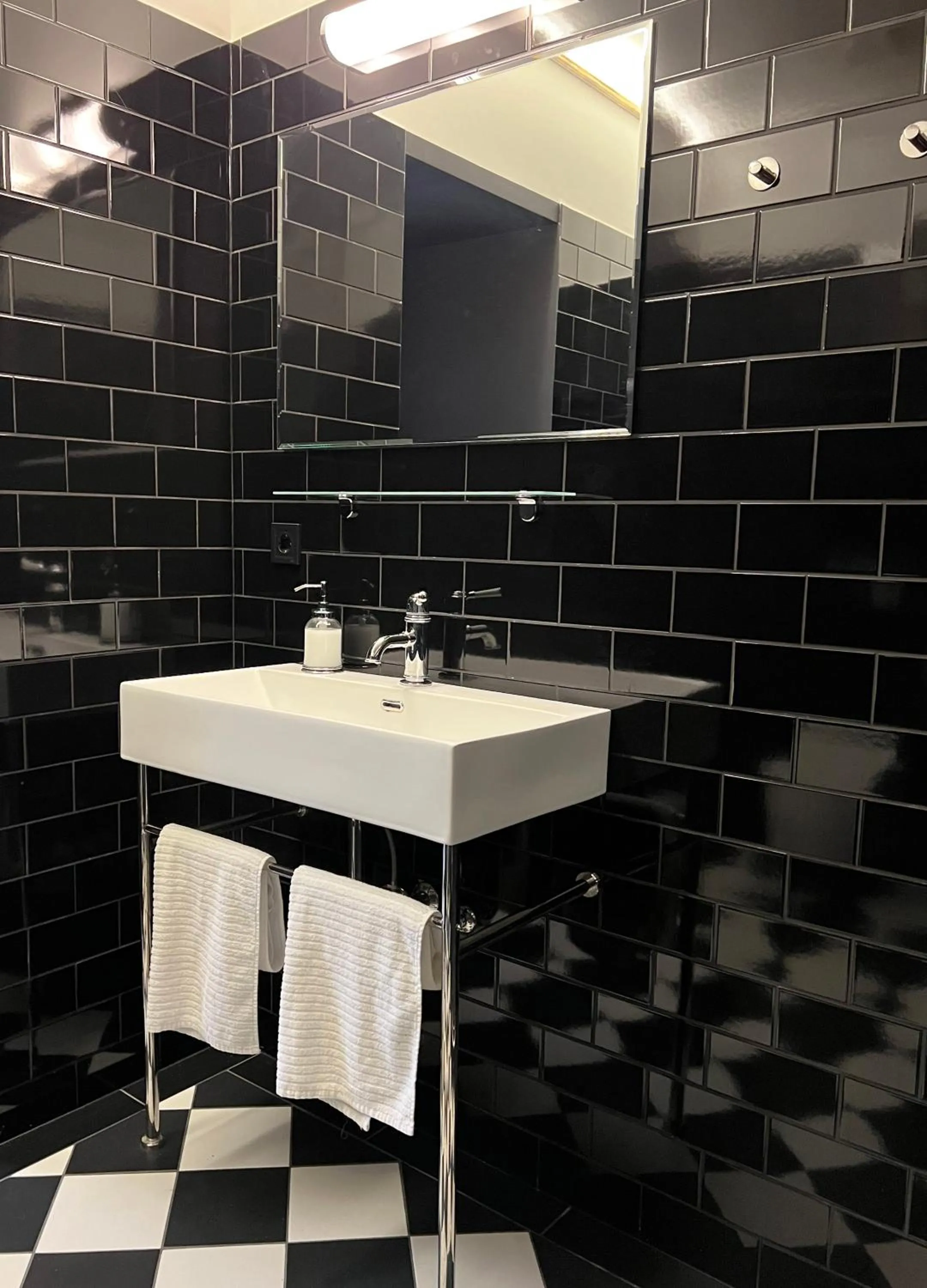 Bathroom in Rumor Rooms