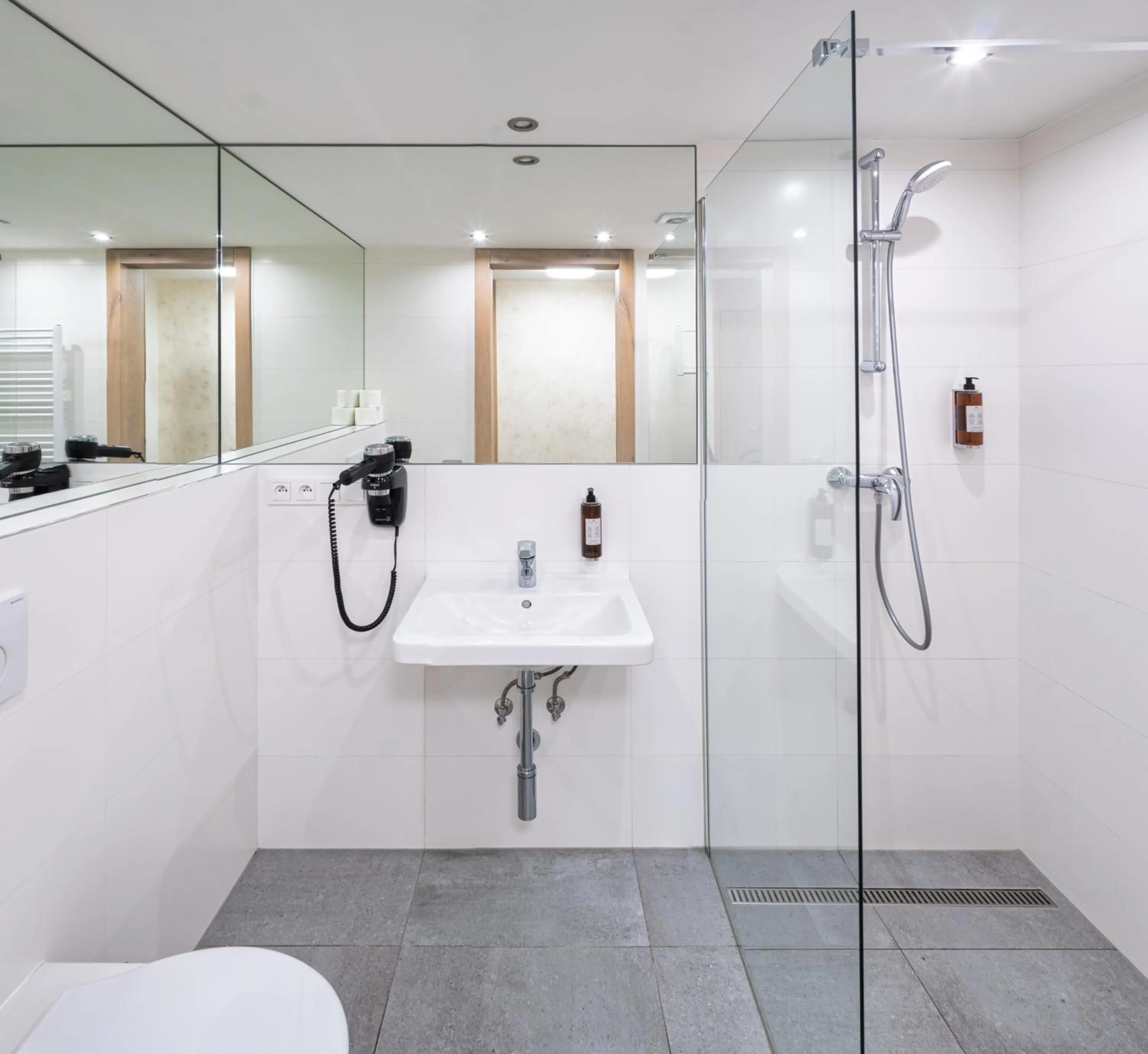 Bathroom in VN48 Suites by Adrez