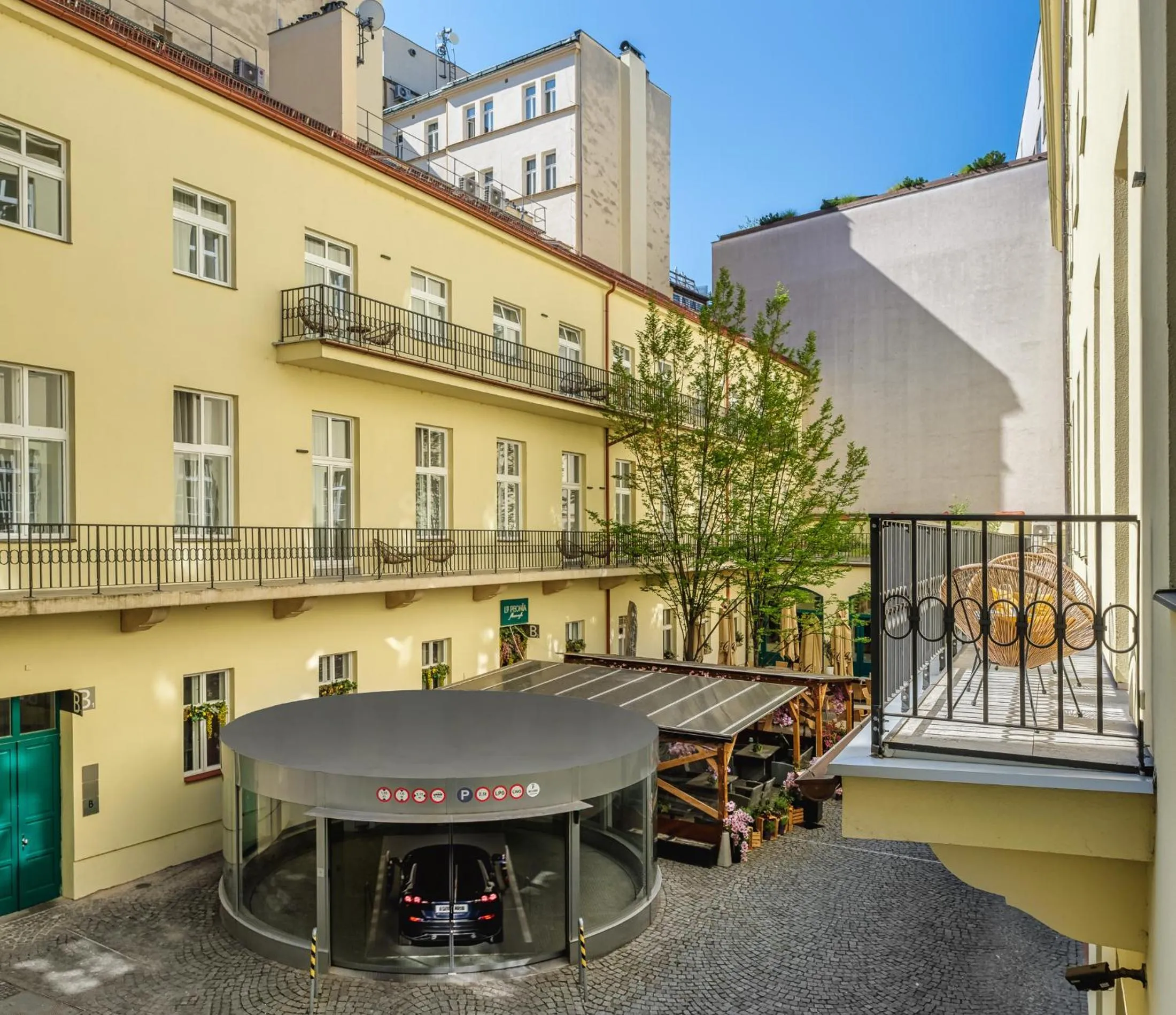 Property building in VN48 Suites by Adrez