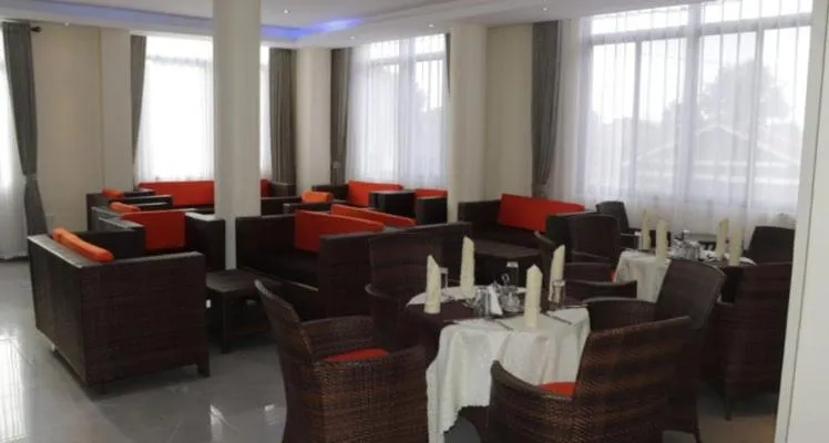 Restaurant/places to eat in Avesta Hotel