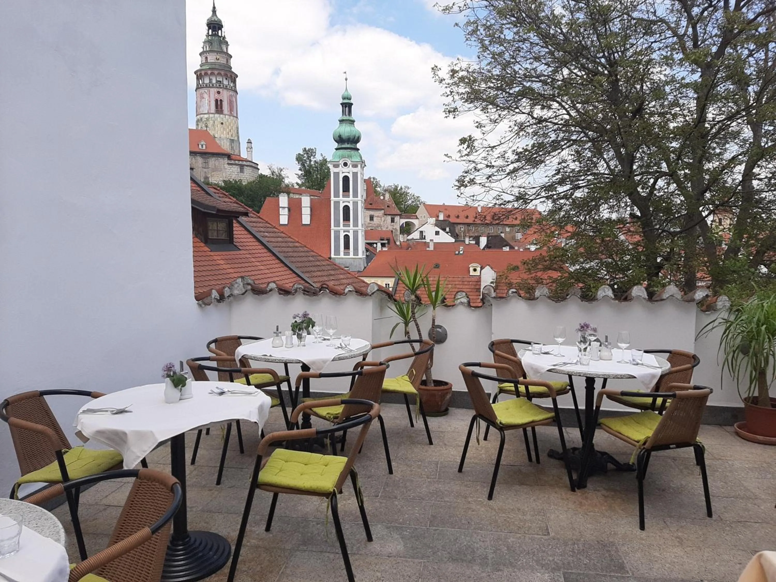 Restaurant/places to eat in Hotel Konvice