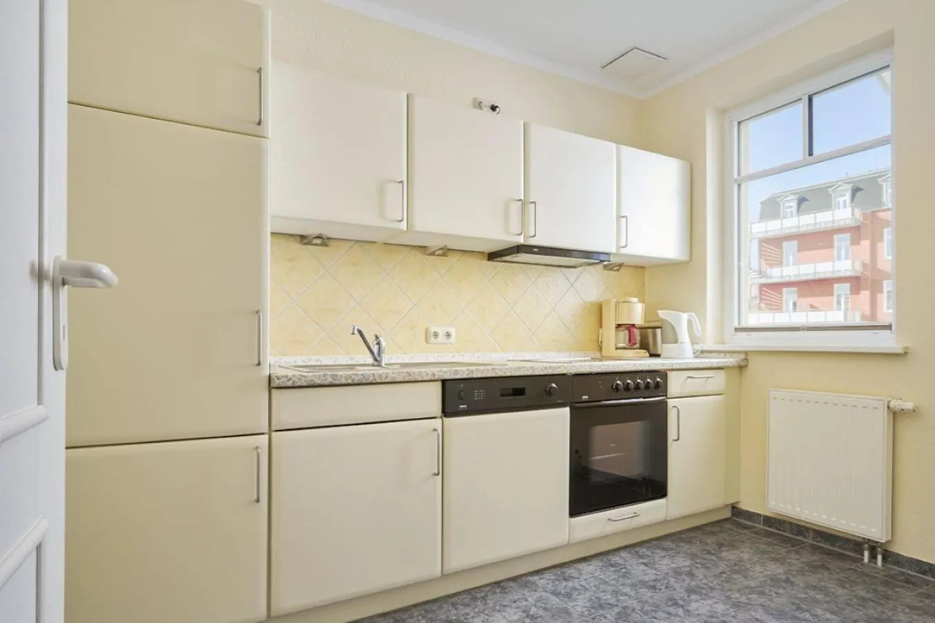 Kitchen or kitchenette in Strandpalais Luise von Preussen - Nebenhaus vom Strandhotel Preussenhof