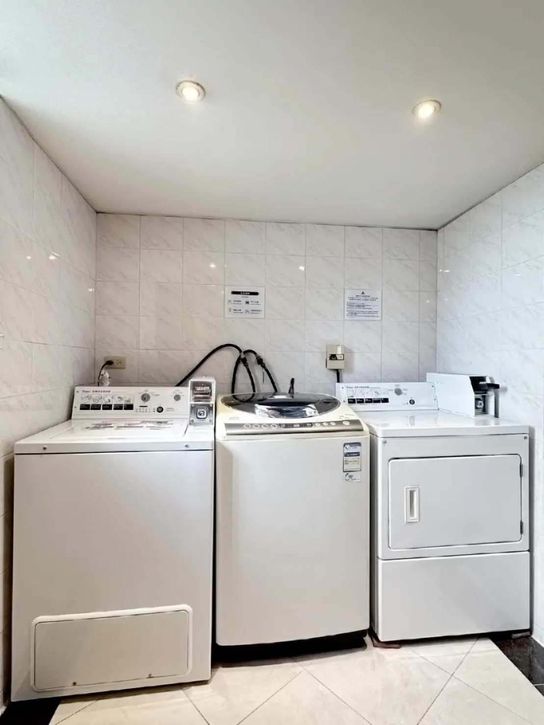 washing machine in Hotel Avenue