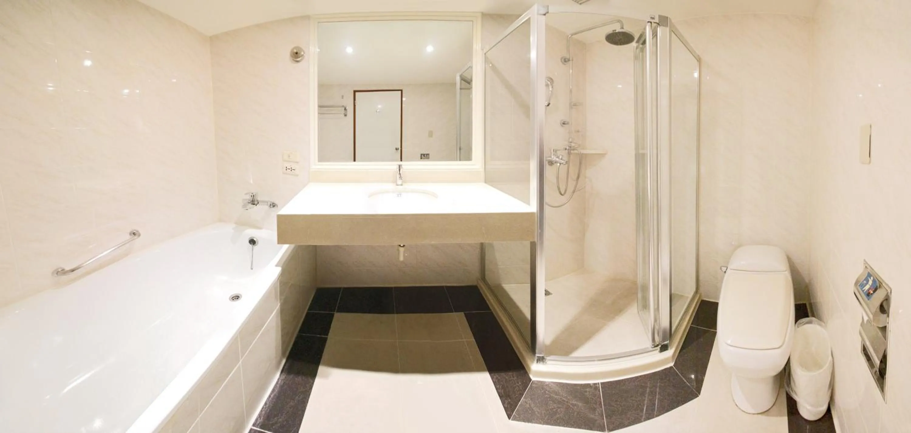 Toilet in Hotel Avenue