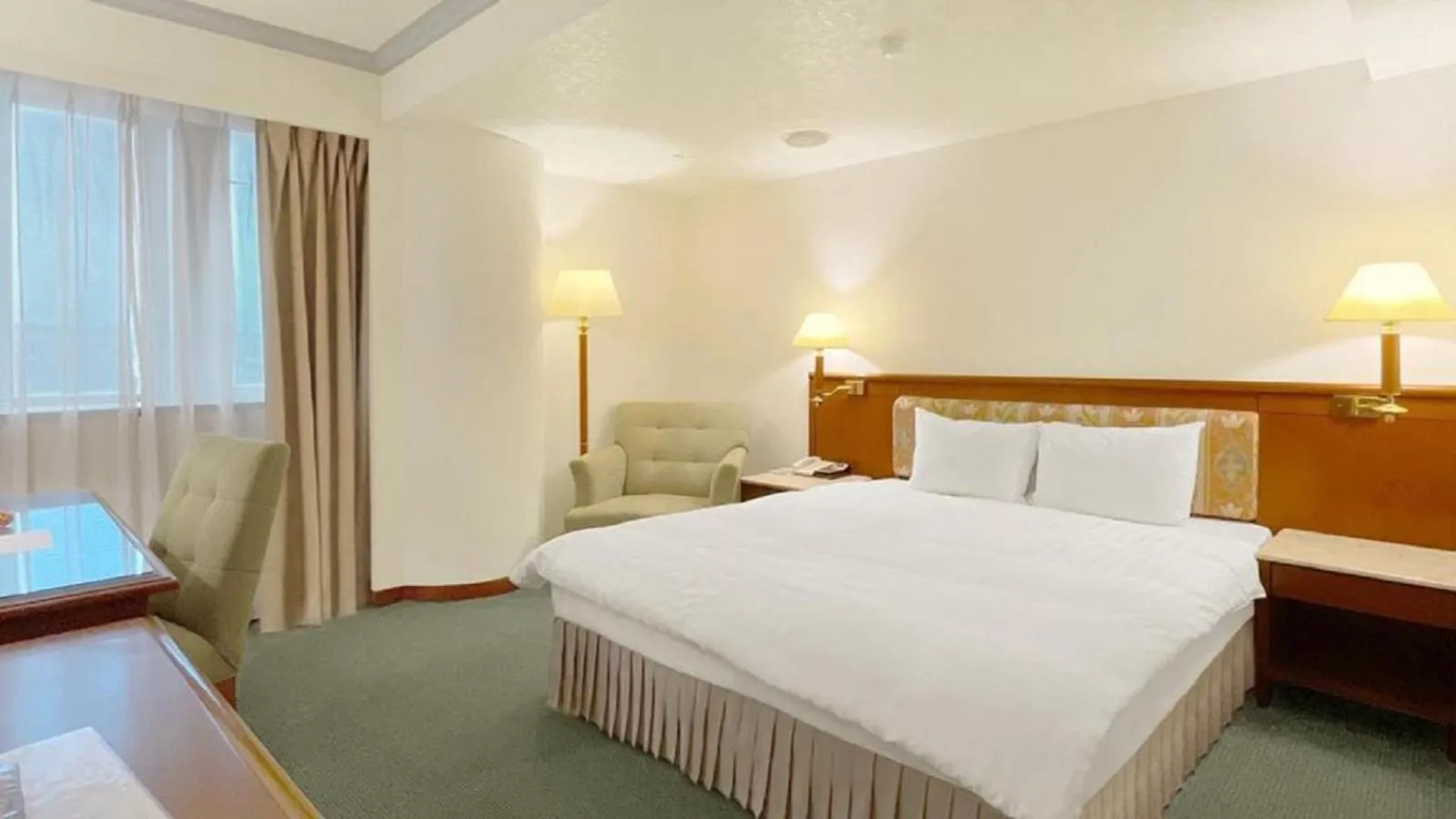 Bedroom, Bed in Hotel Avenue