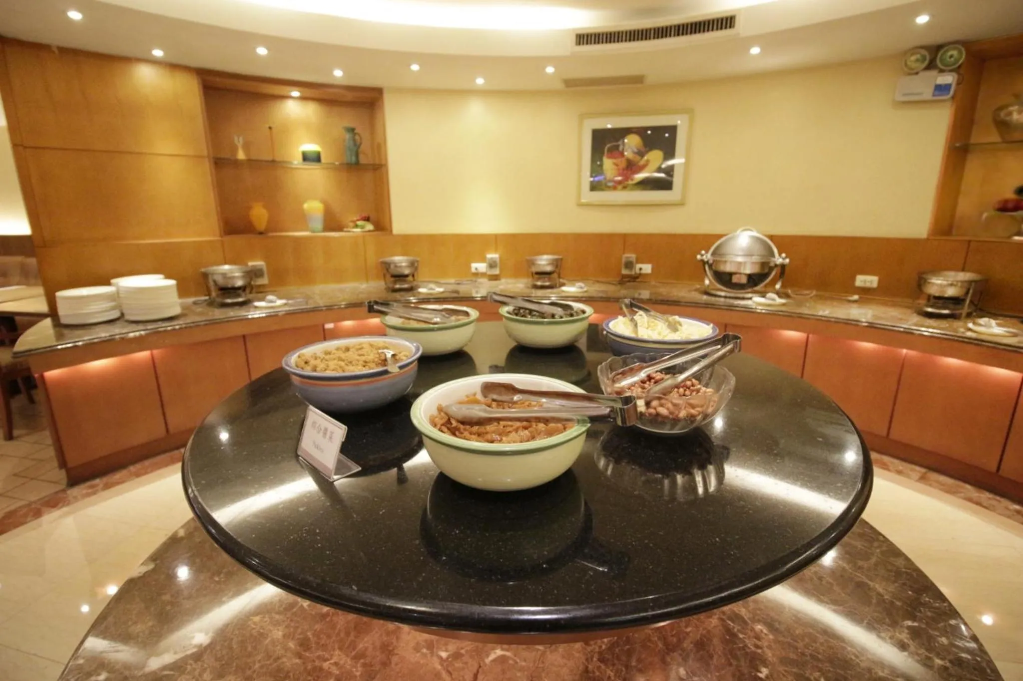 Restaurant/places to eat in Hotel Avenue