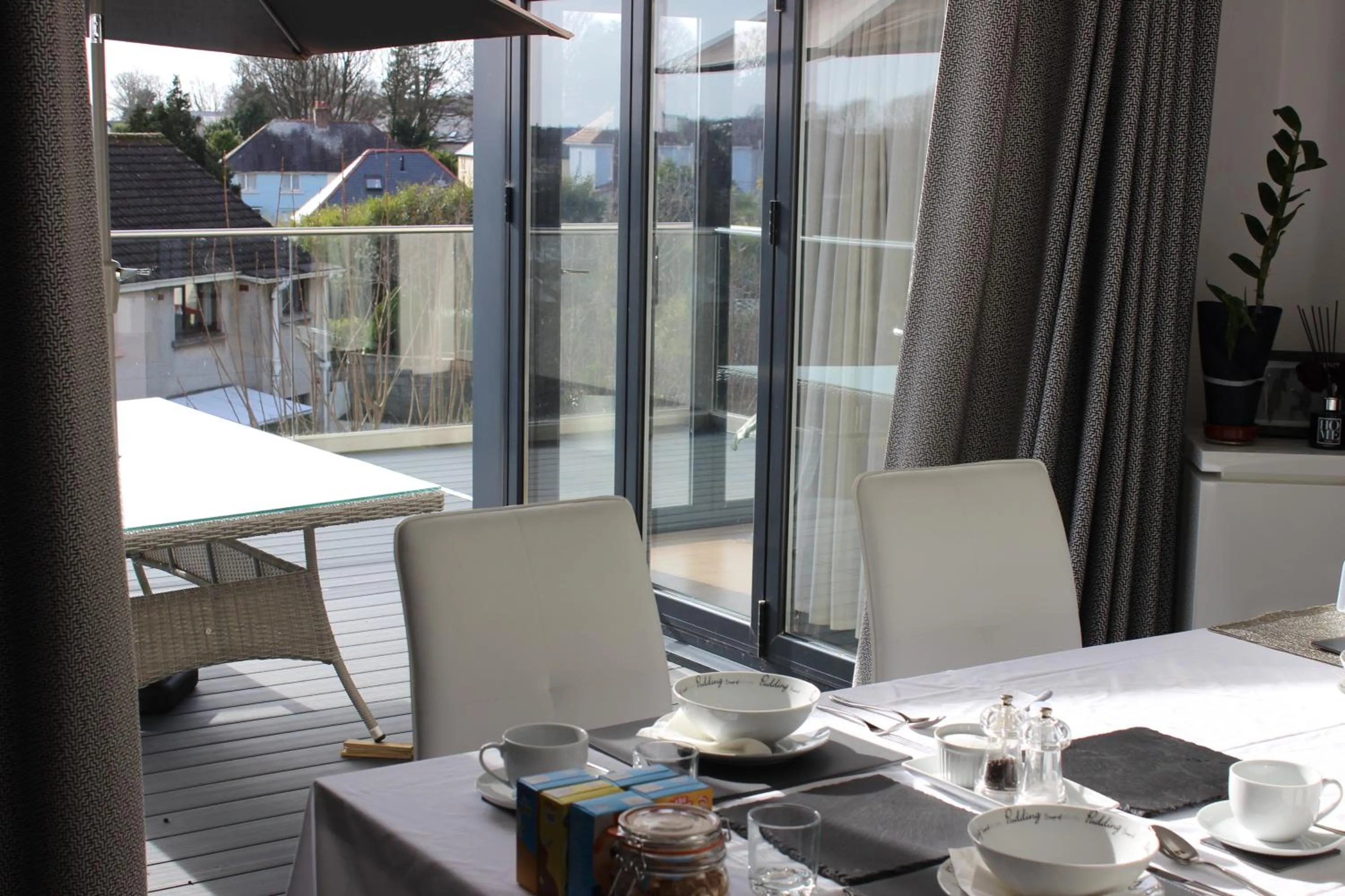 Restaurant/places to eat in Seren Las, Tenby