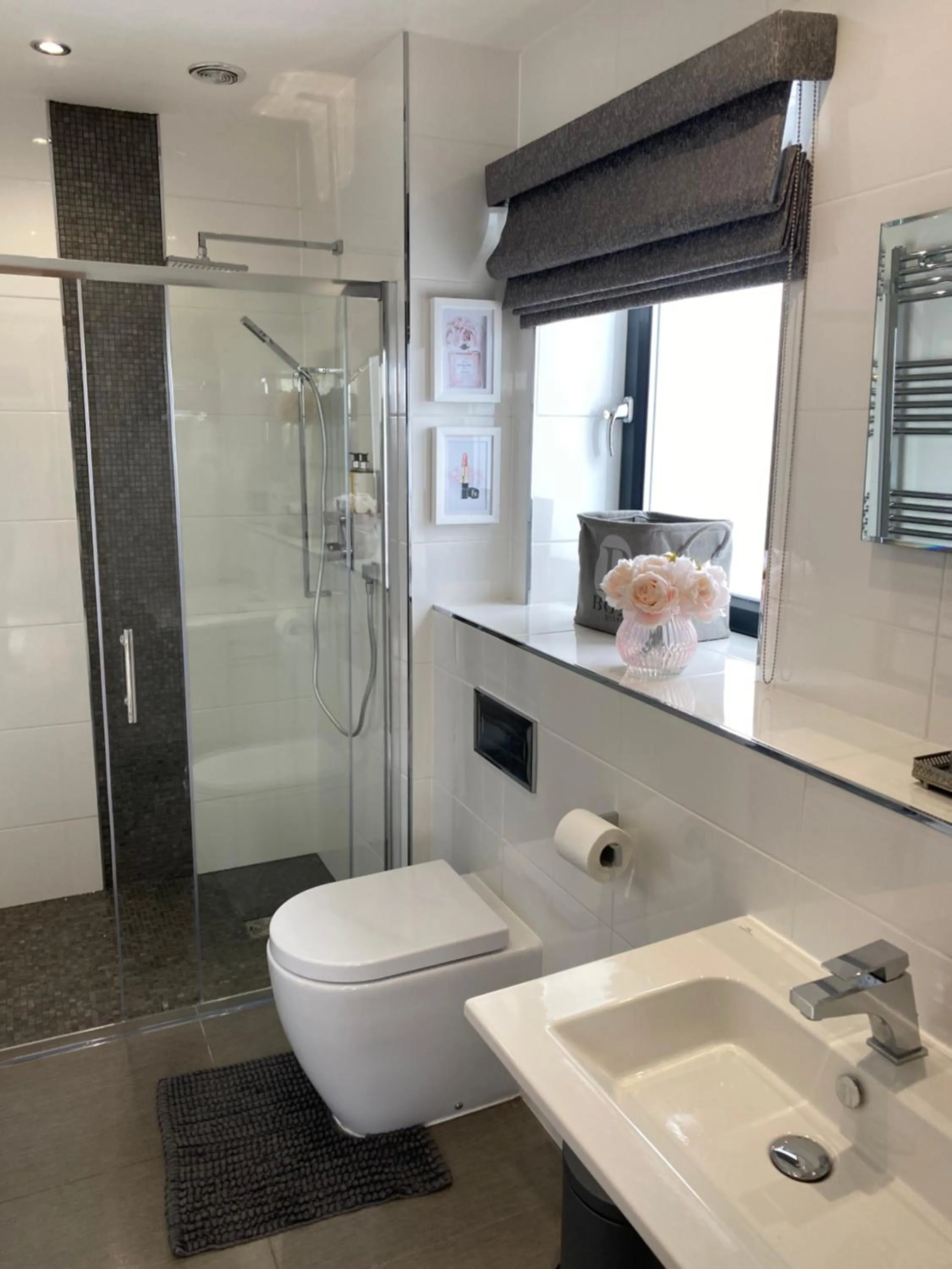 Bathroom in Seren Las, Tenby