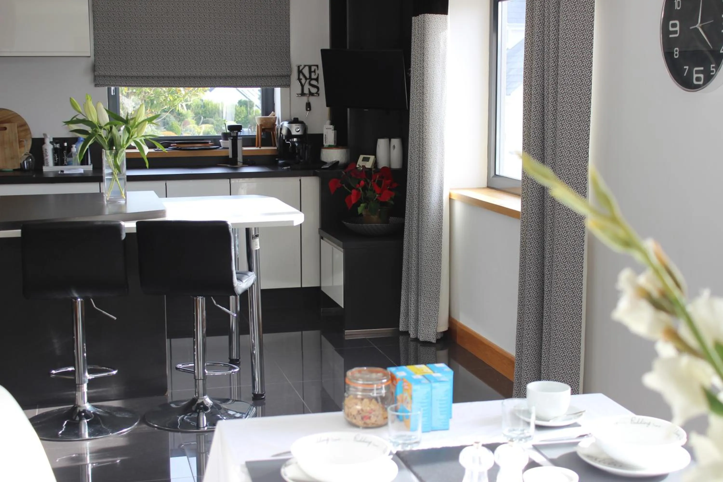 Restaurant/places to eat in Seren Las, Tenby