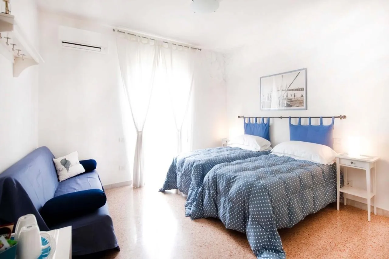 Photo of the whole room, Bed in A due Passi