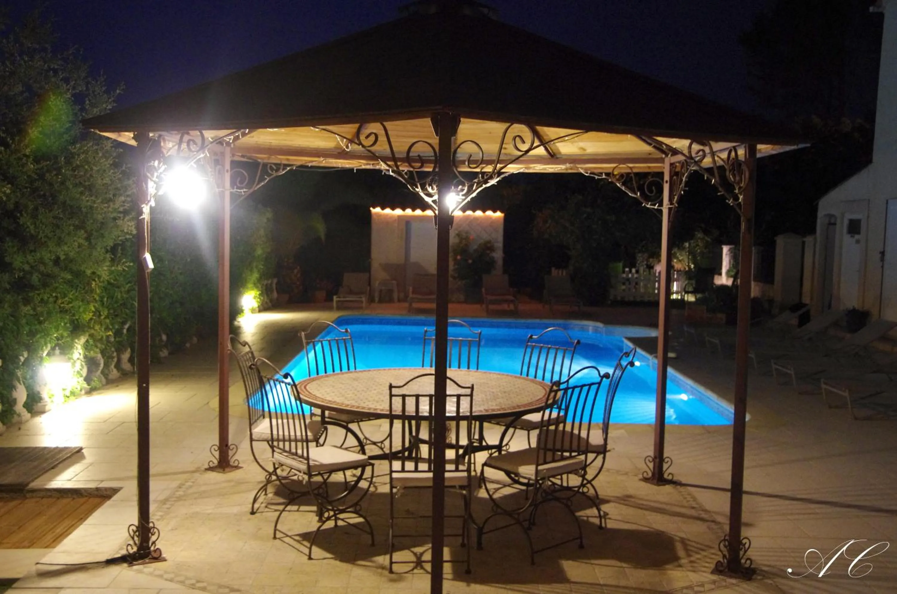 Patio in Chez Isabelle et Guy B&B