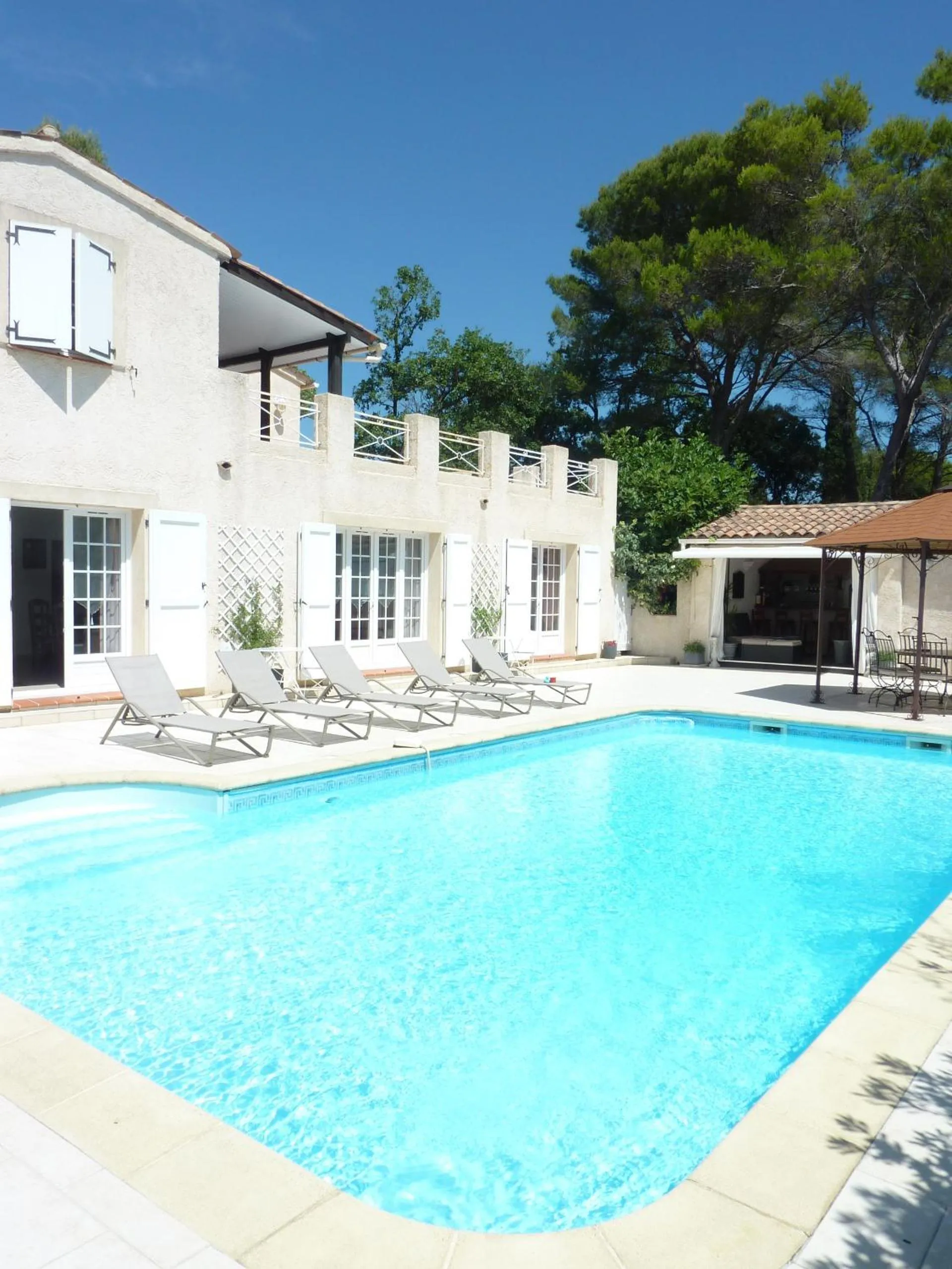 Swimming pool in Chez Isabelle et Guy B&B