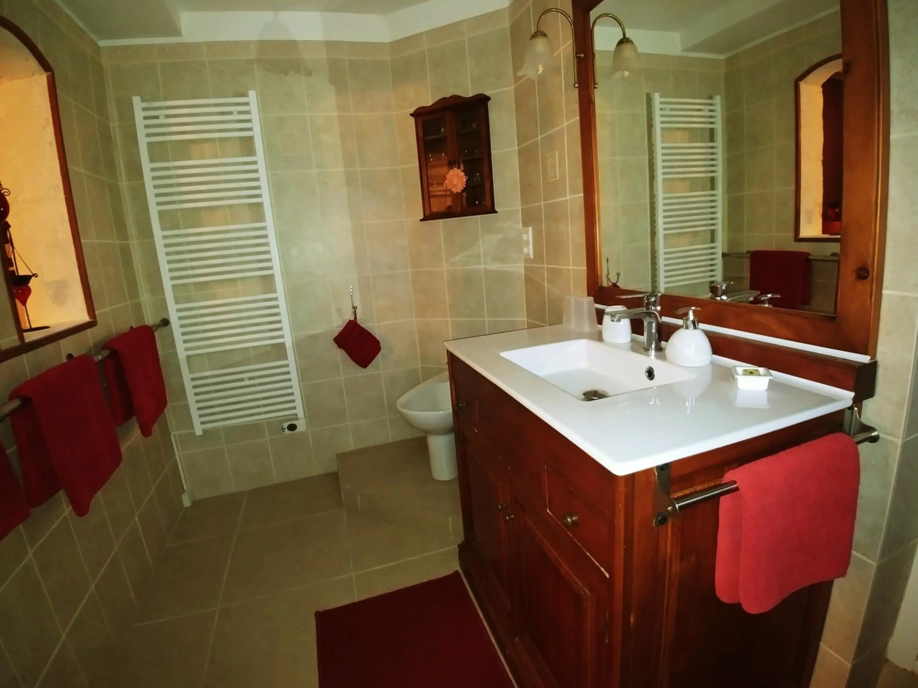 Bathroom in Chez Isabelle et Guy B&B