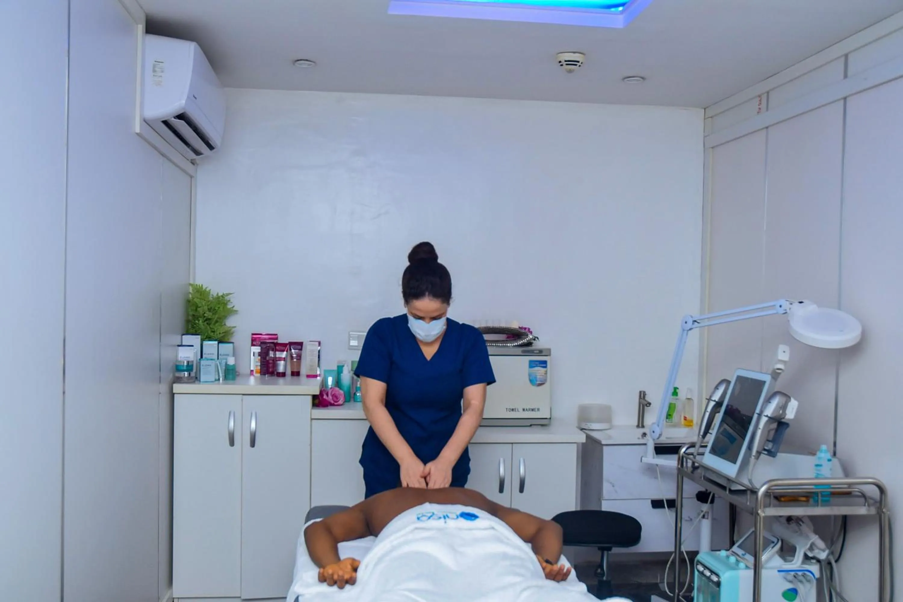 Massage in Nisa Wellness Retreat