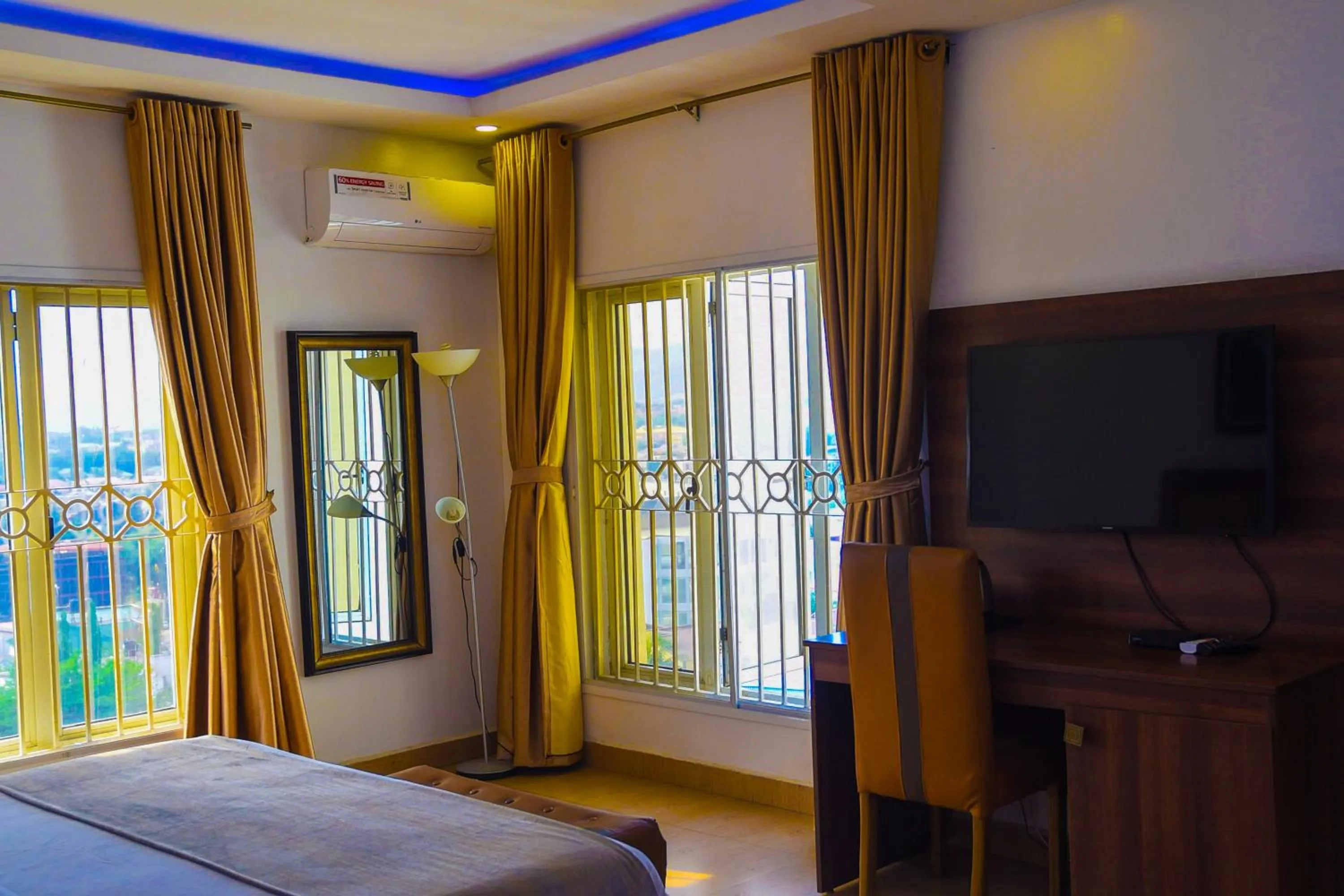 Communal lounge/ TV room, Bed in Nisa Wellness Retreat