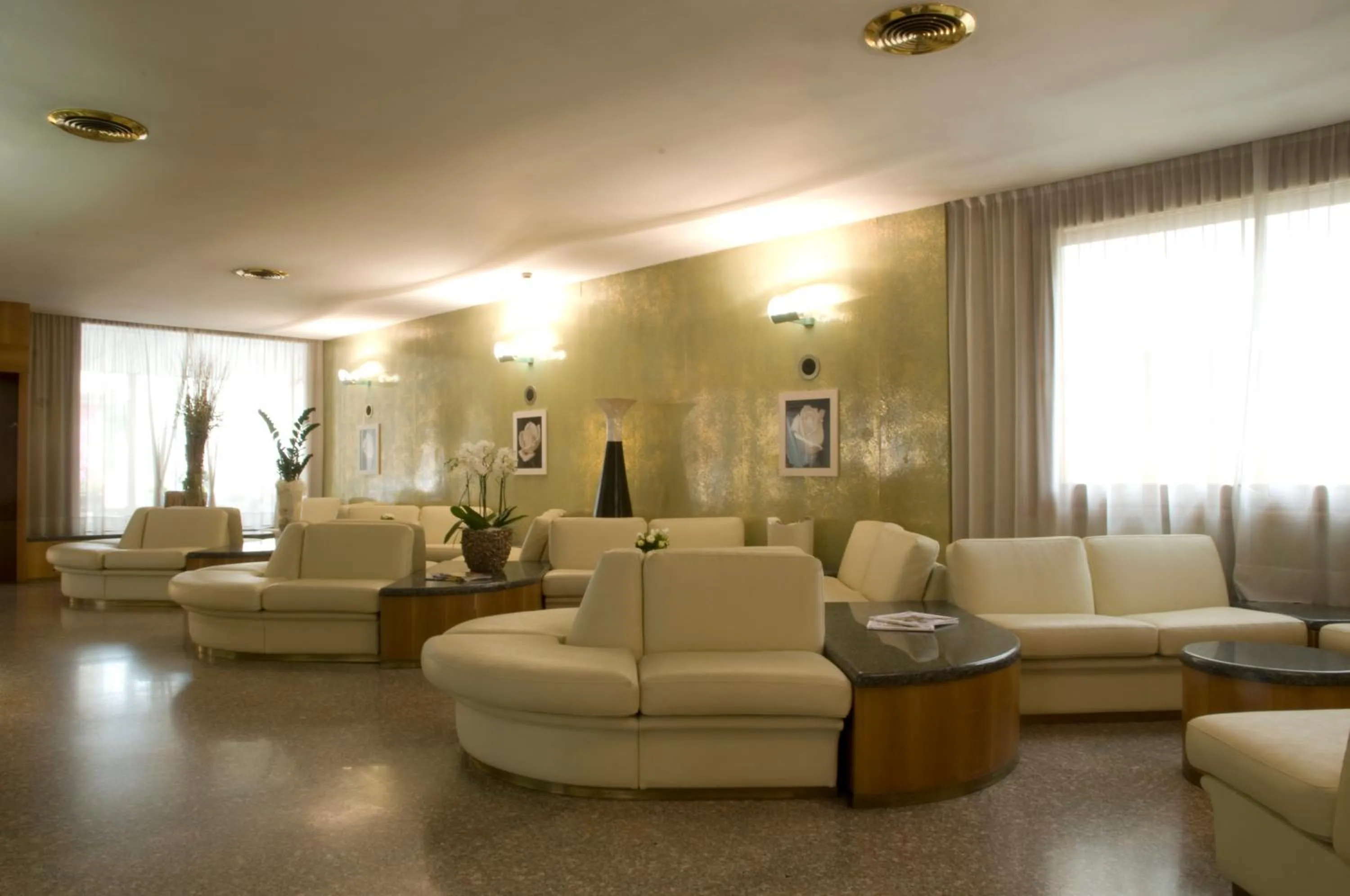 Lobby or reception in Albergo Milano
