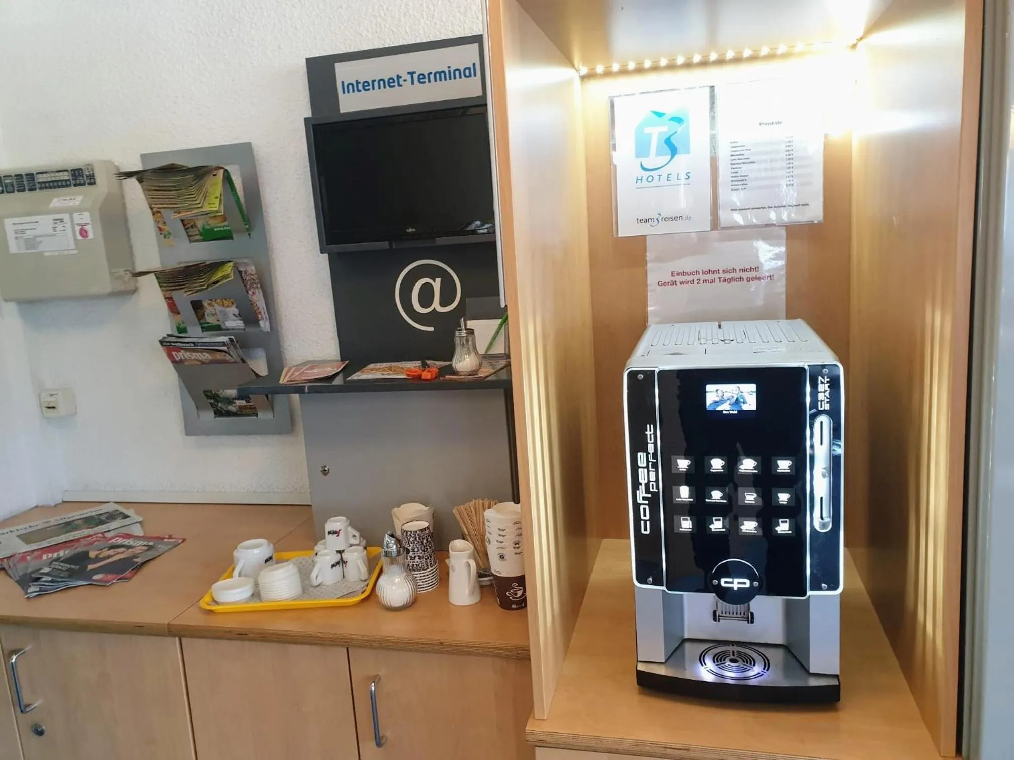 Coffee/tea facilities in T3 Budget Berlin Hennigsdorf