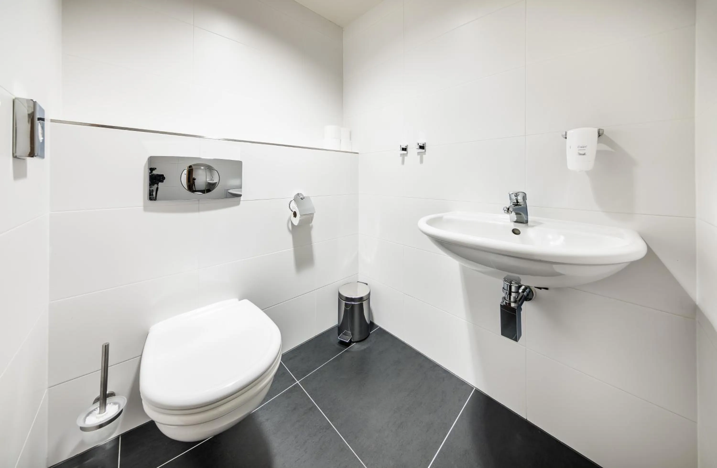 Toilet in Harmony Hotel