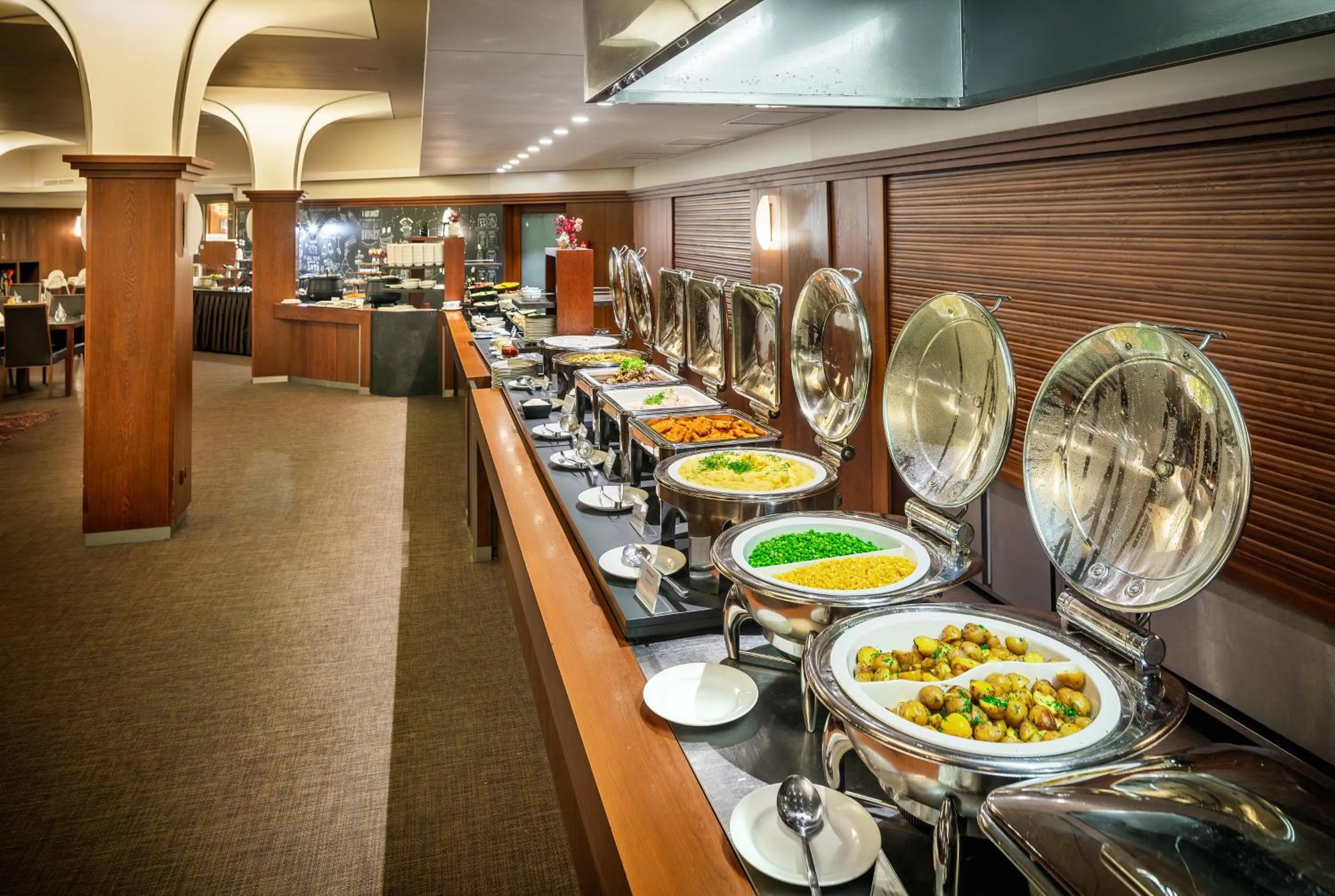 Restaurant/places to eat in Harmony Hotel