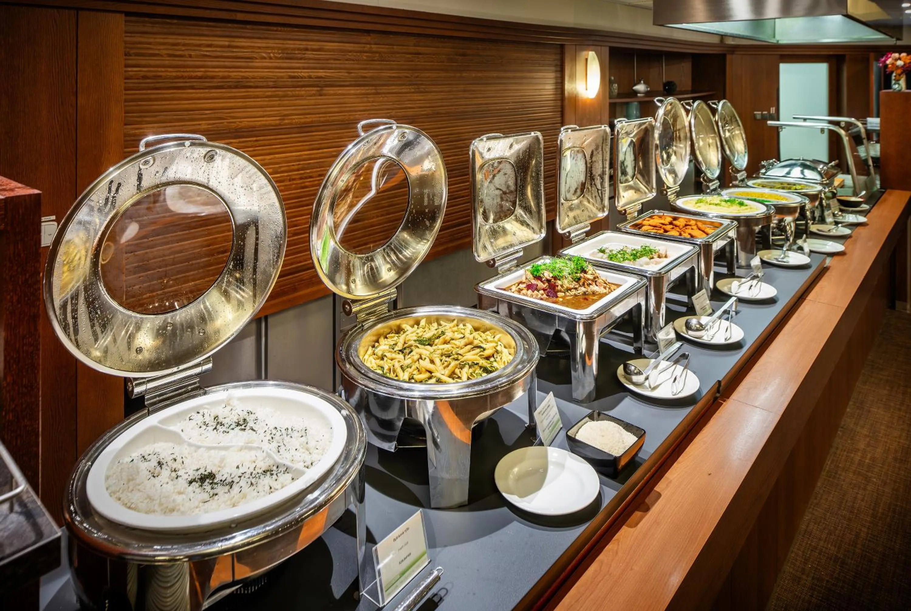 Restaurant/places to eat in Harmony Hotel